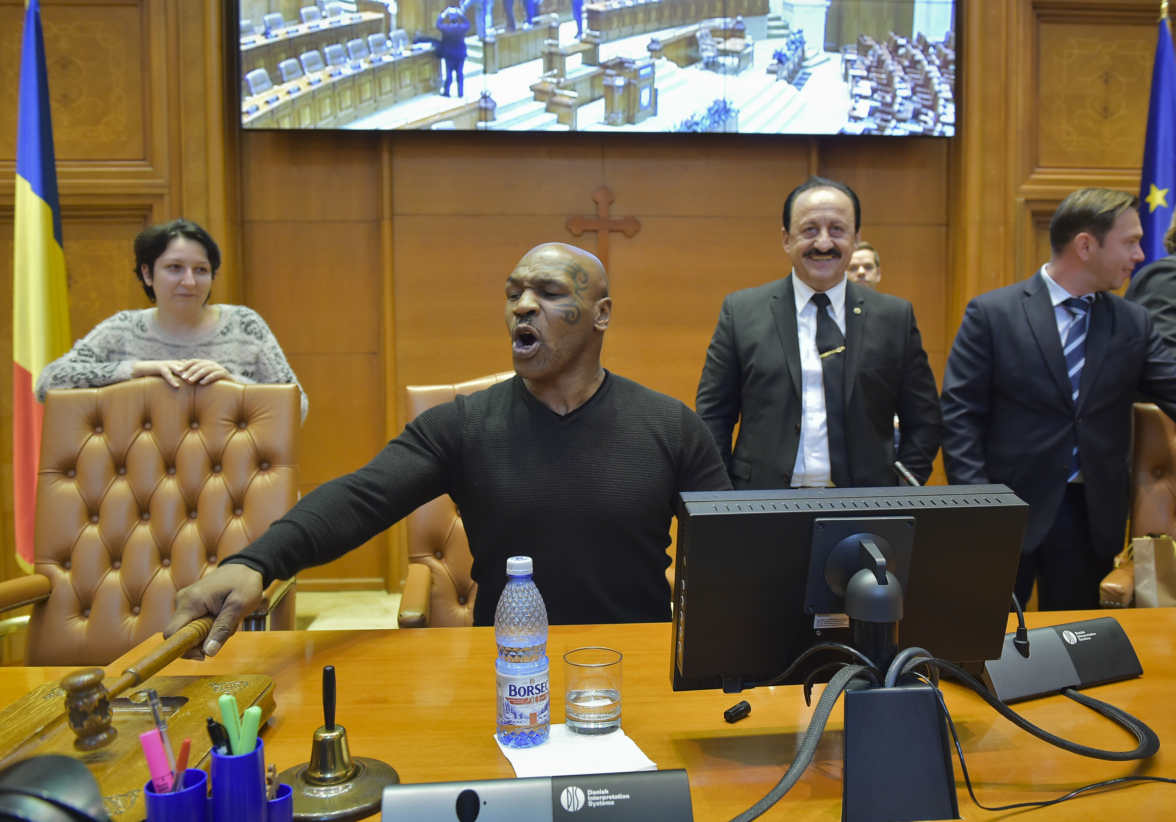 Romania: ex-boxer Mike Tyson calls for order