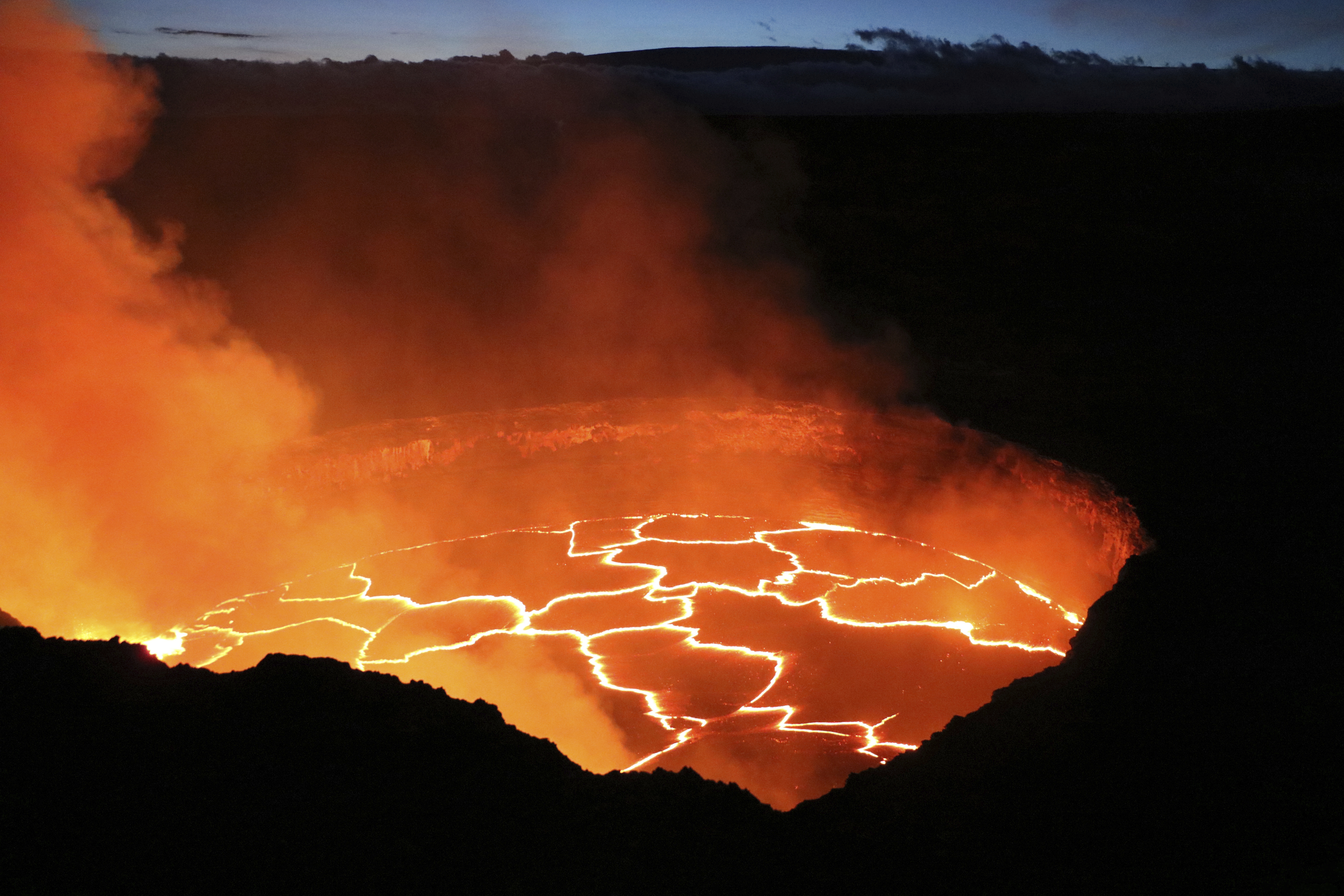 Gurgling lava splashes up Hawaii volcano walls in rare video