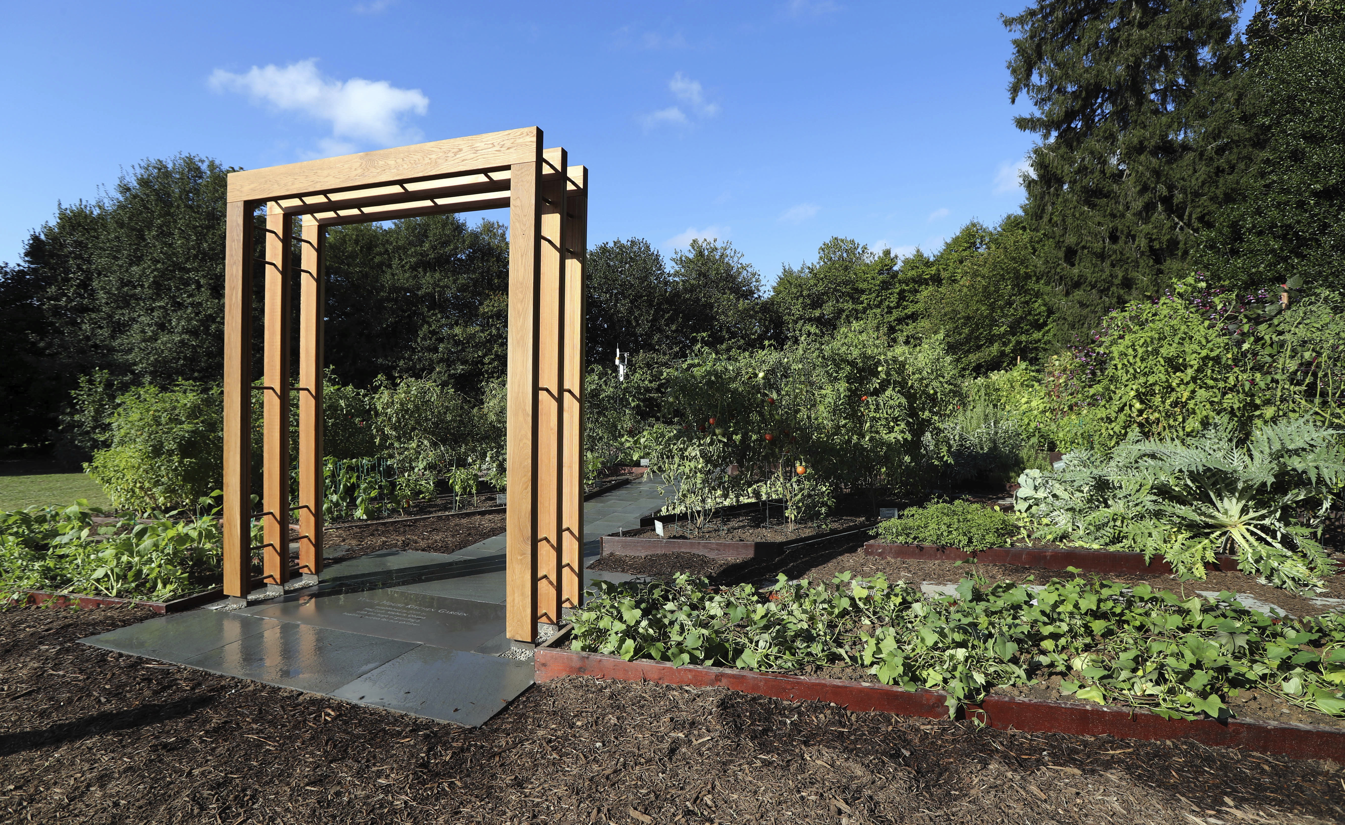 First lady going all-out to preserve White House garden