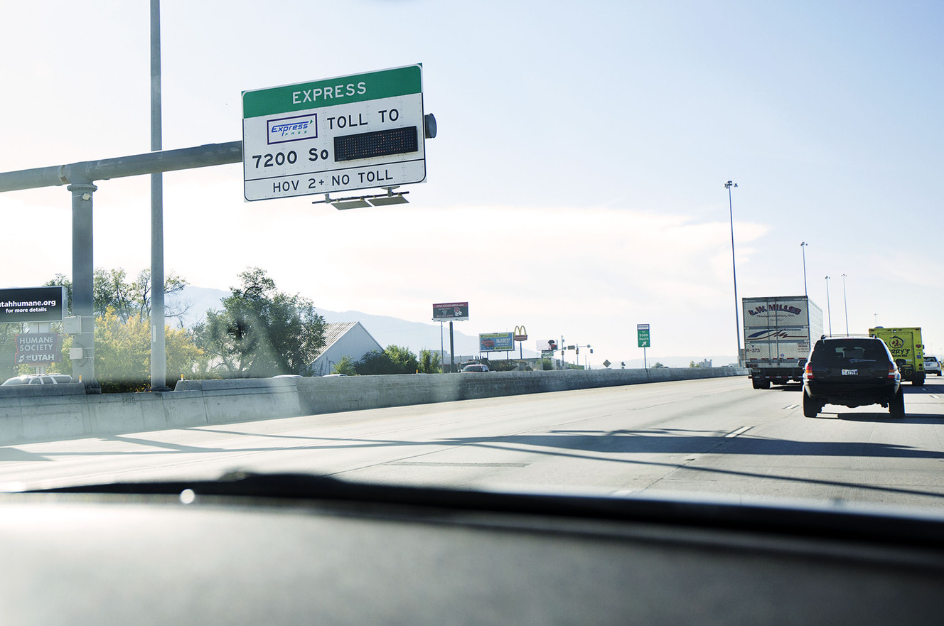 An express lane sign is seen from a Utah Highway Patrol car on southbound I-15 in Murray, Thursday, Oct. 6, 2016. The Utah Highway Patrol and UDOT are trying to educate drivers about the laws governing the lanes. (Photo: Hans Koepsell, Deseret News)