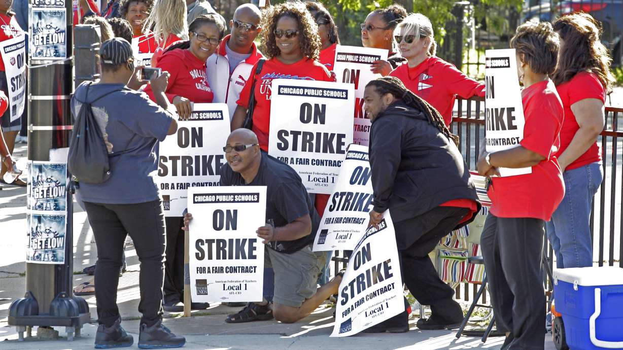Teachers union, Chicago school district reach contract deal