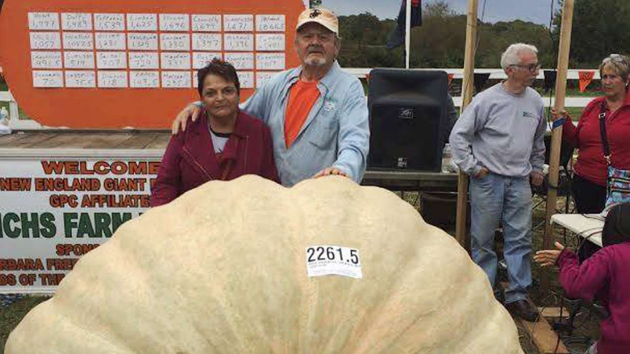 The Latest: Pumpkin weighing 1,910 pounds wins contest
