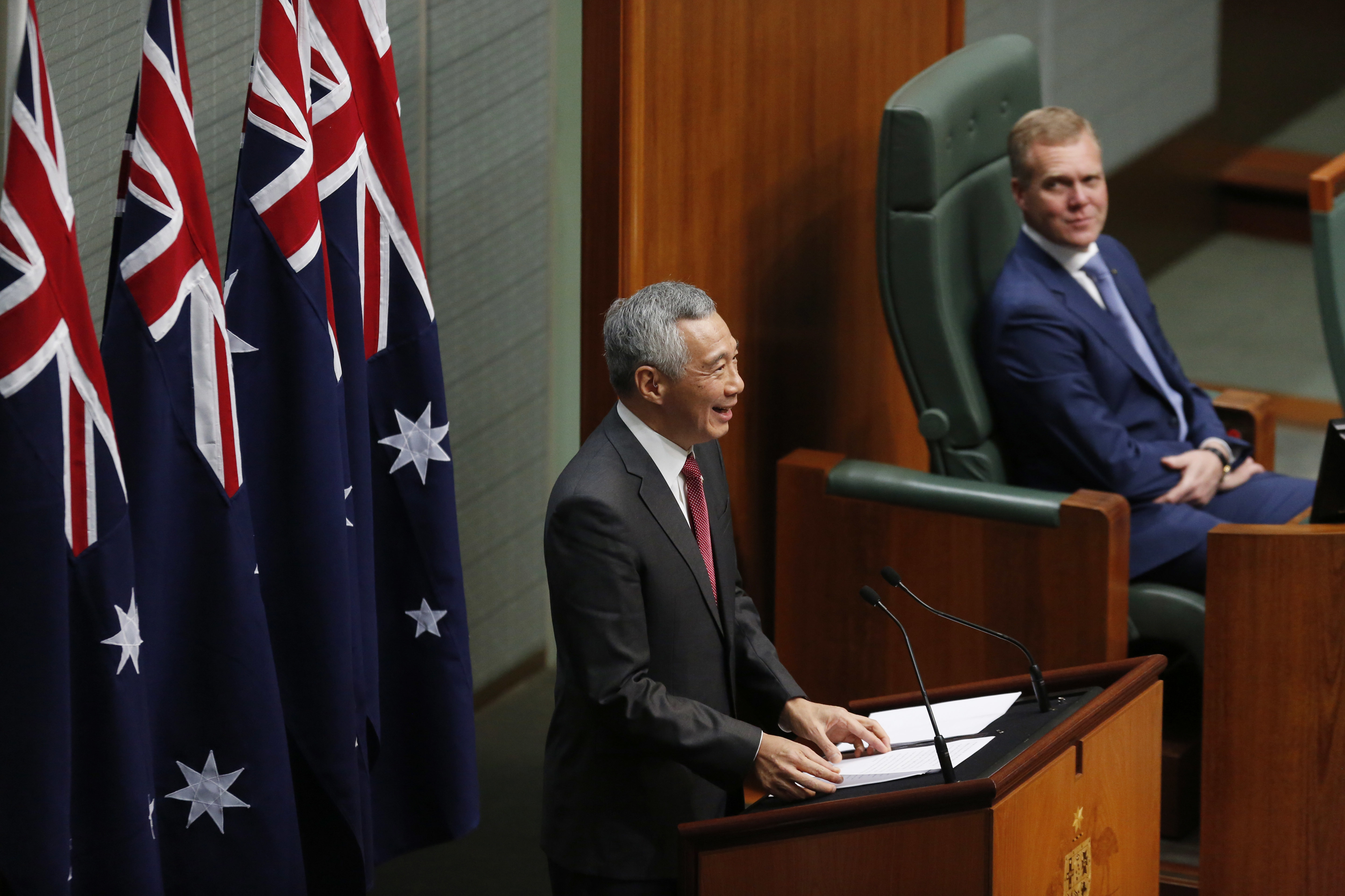 Singapore's leader visits Australia to improve defense ties