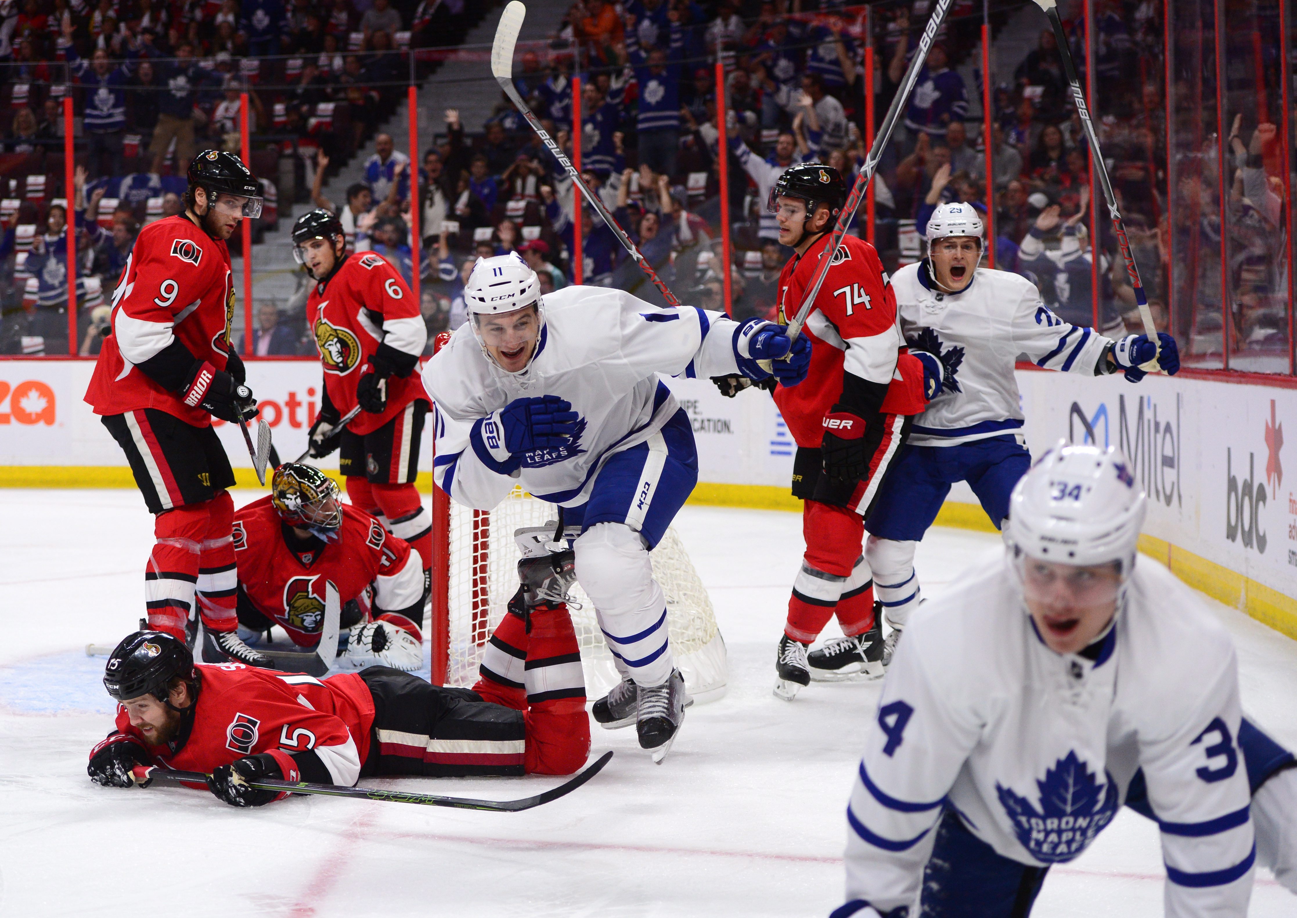 Maple Leafs' Matthews first ever with 4 goals in NHL debut