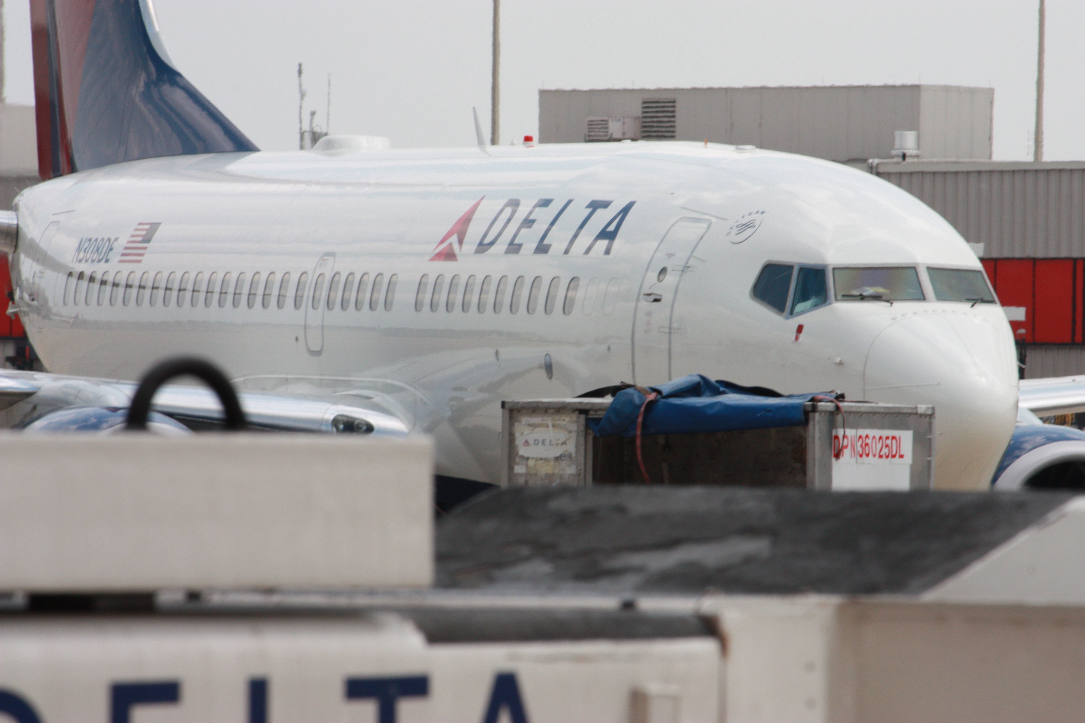Delta expects airfares to keep falling
