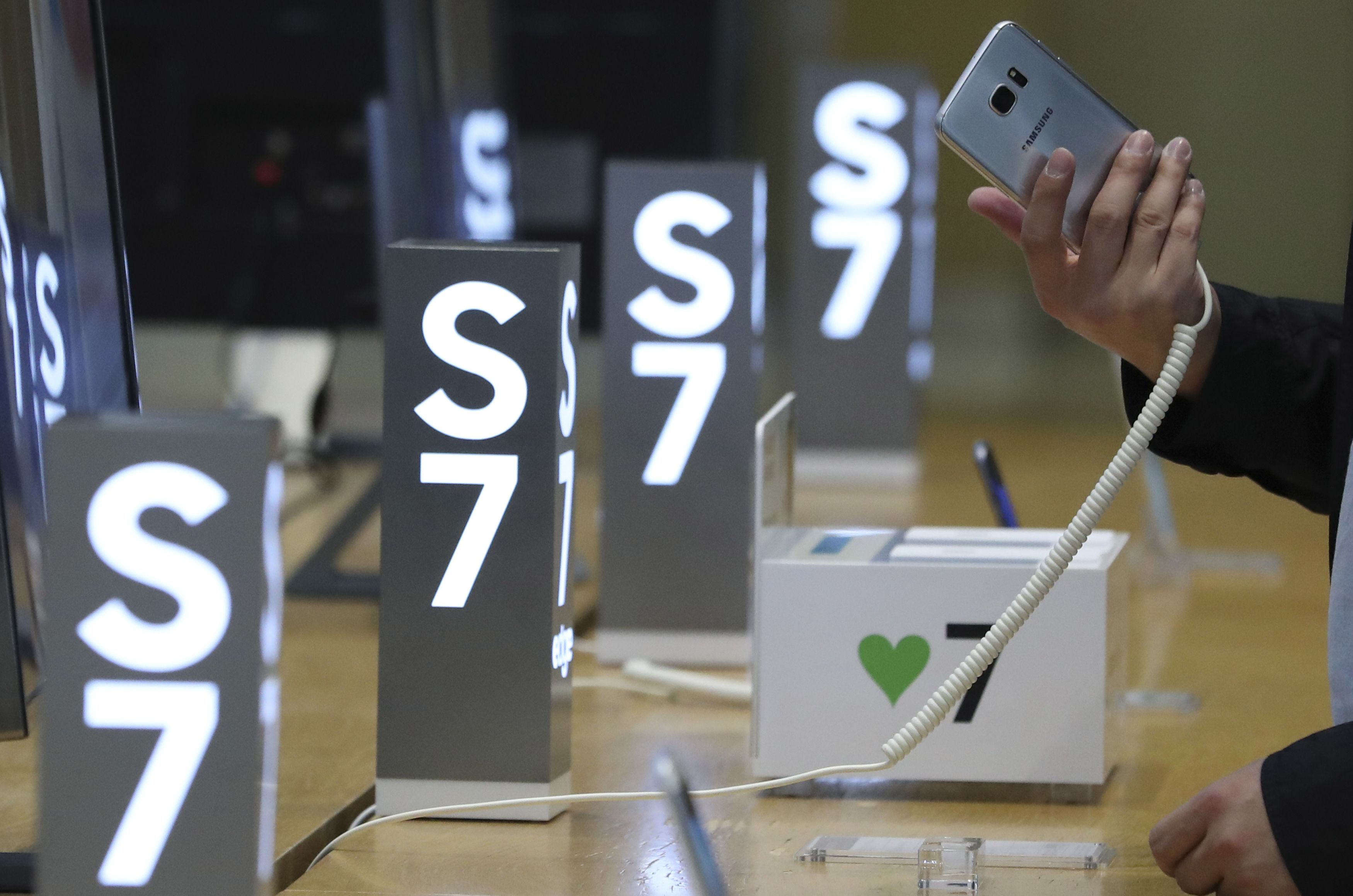 Samsung Note 7 recall to cost at least $5.3 billion