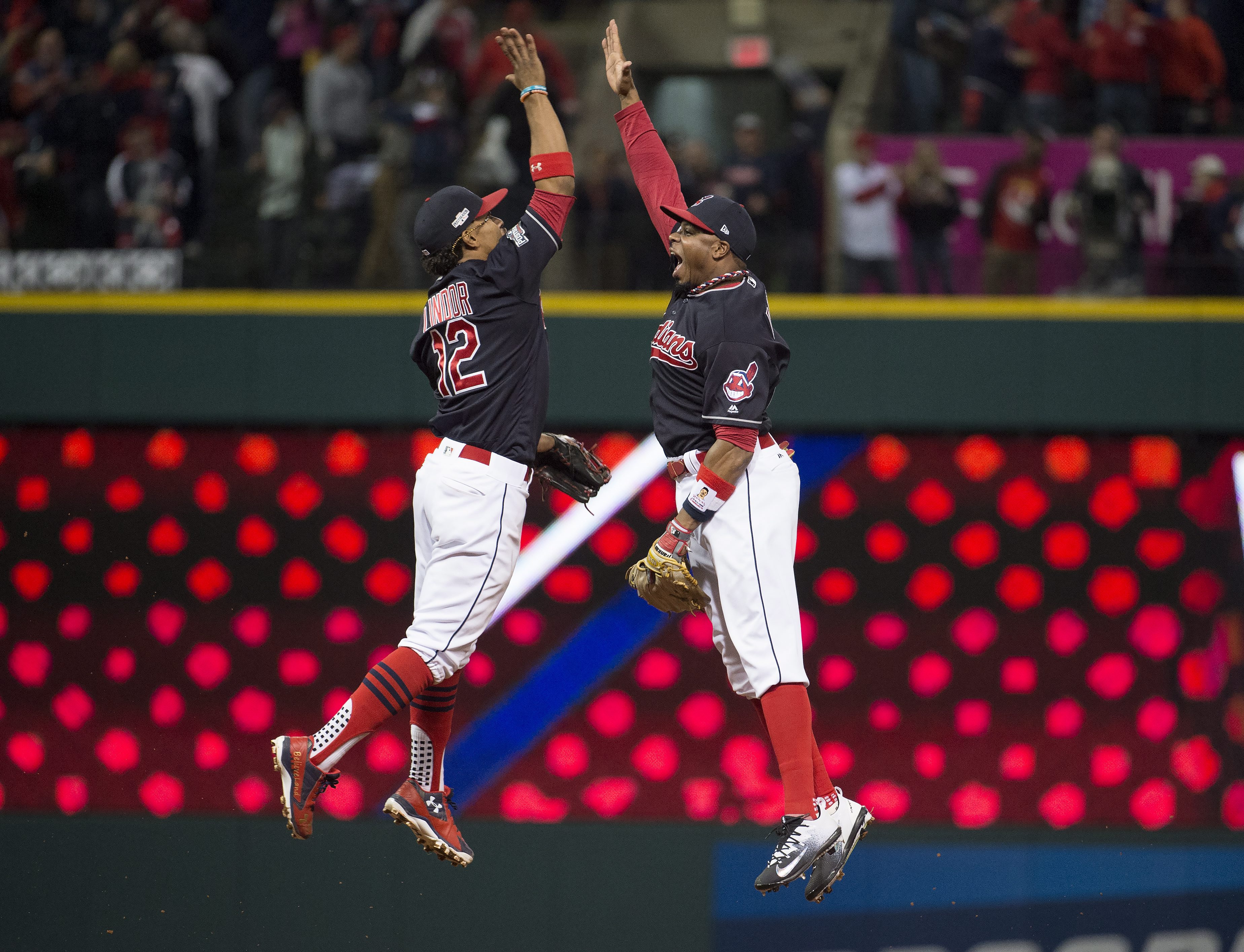 Bauer's stitched finger better, Indians hope he'll pitch