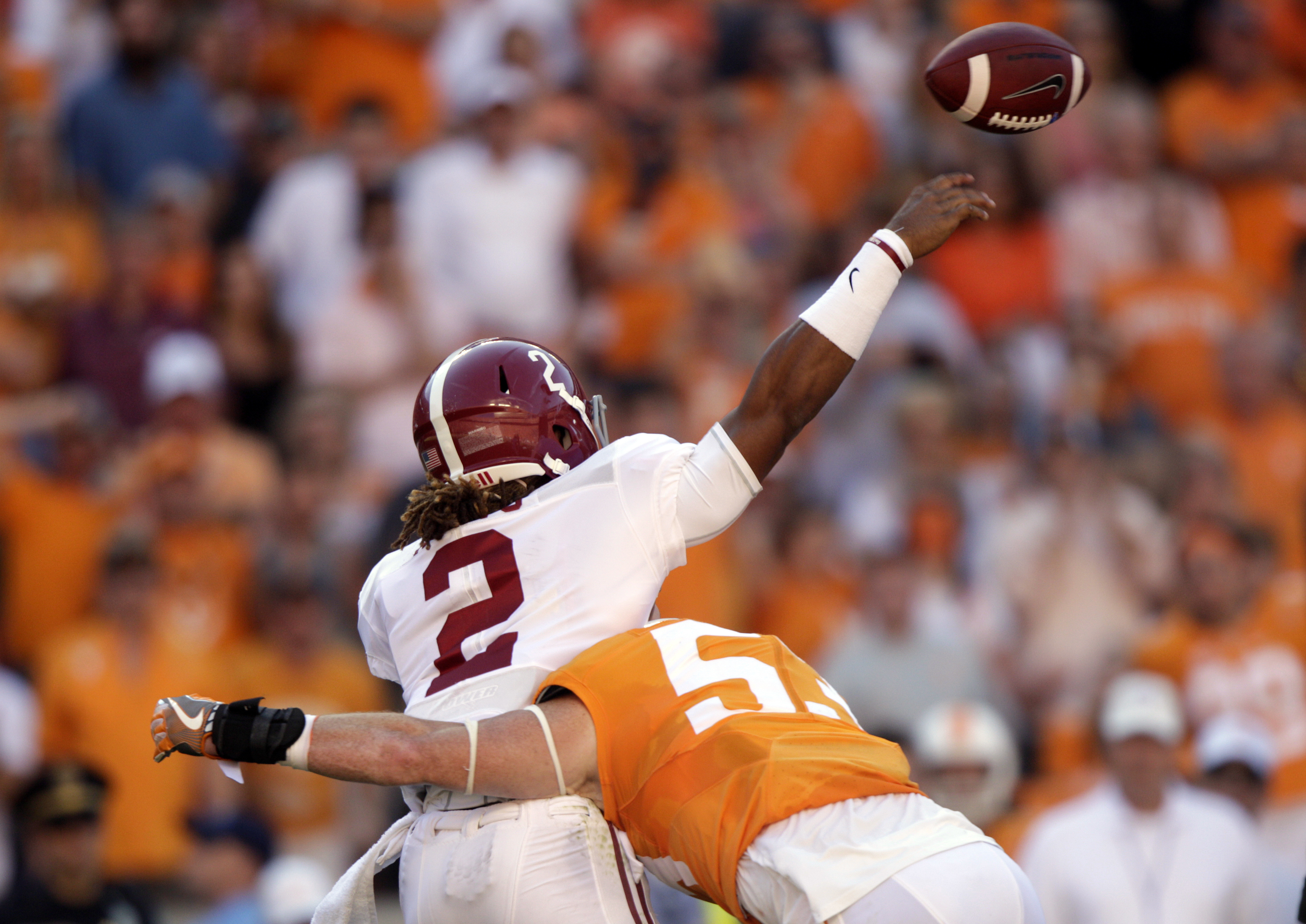 No. 1 Alabama trounces No. 9 Tennessee in 49-10 runaway