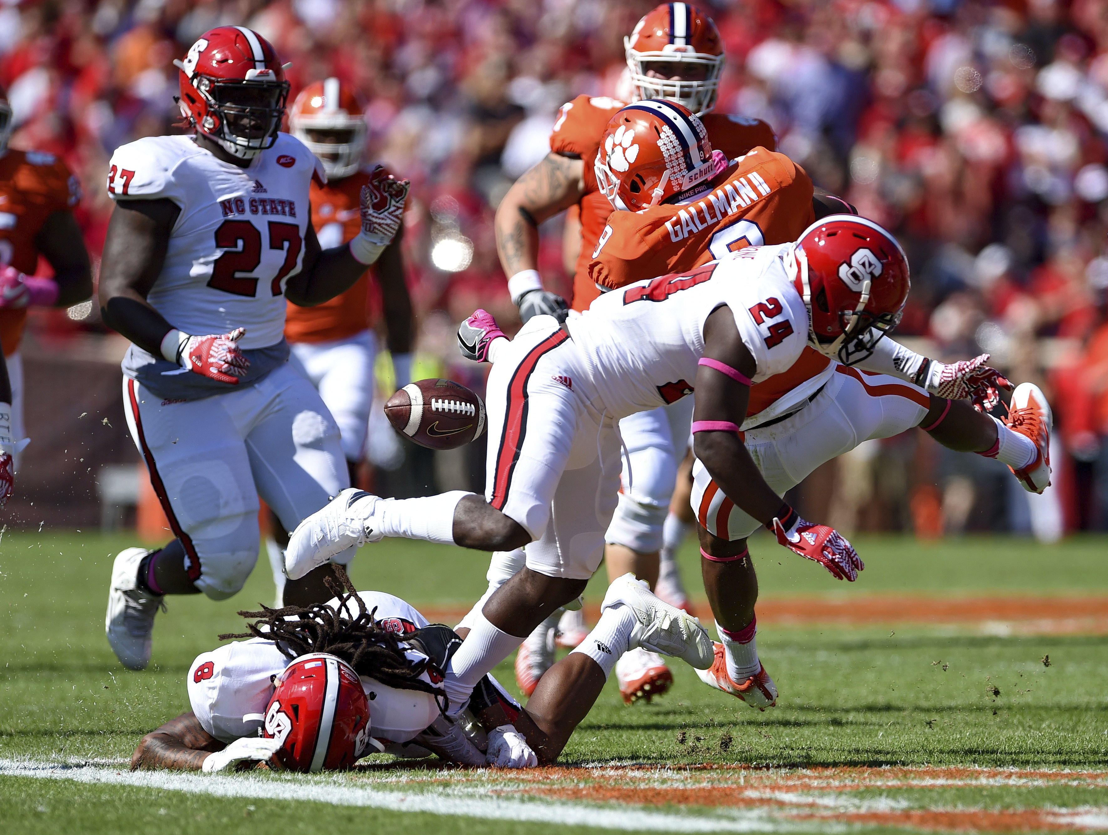 Clemson coach: Injured RB Wayne Gallman won't practice