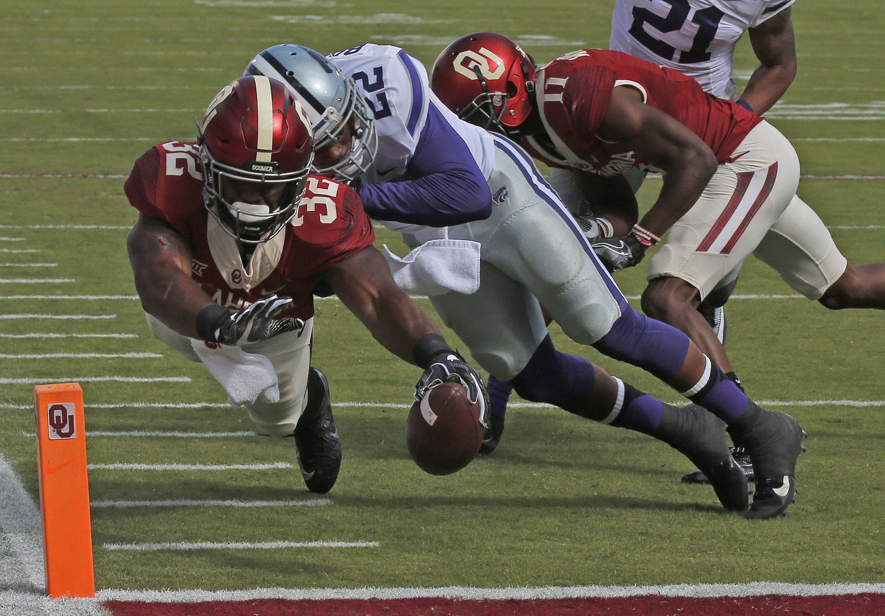 No. 16 Oklahoma loses injured RB Perine for at least 2 games