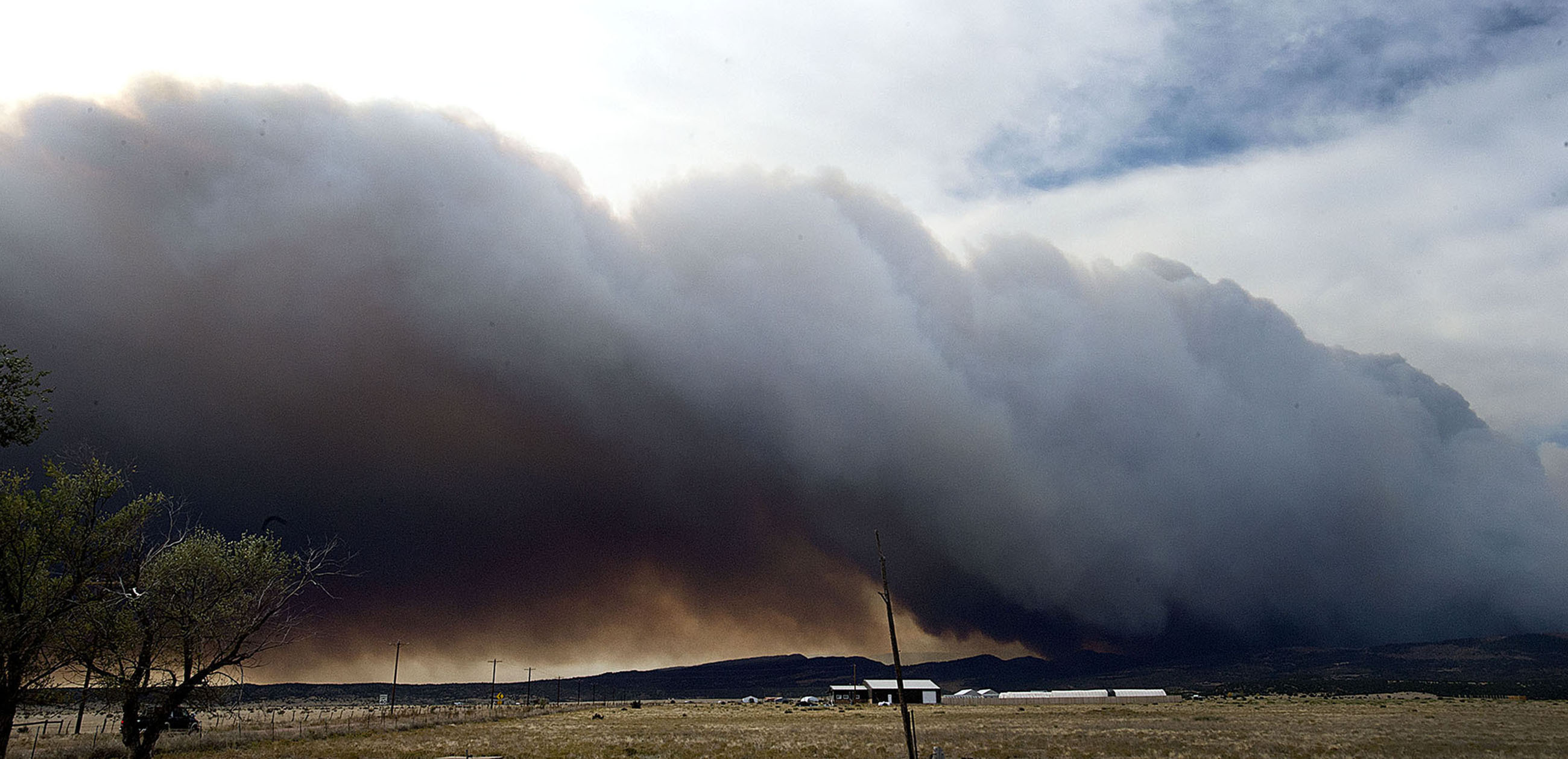 The Latest: National Guard helps fight Colorado wildfire