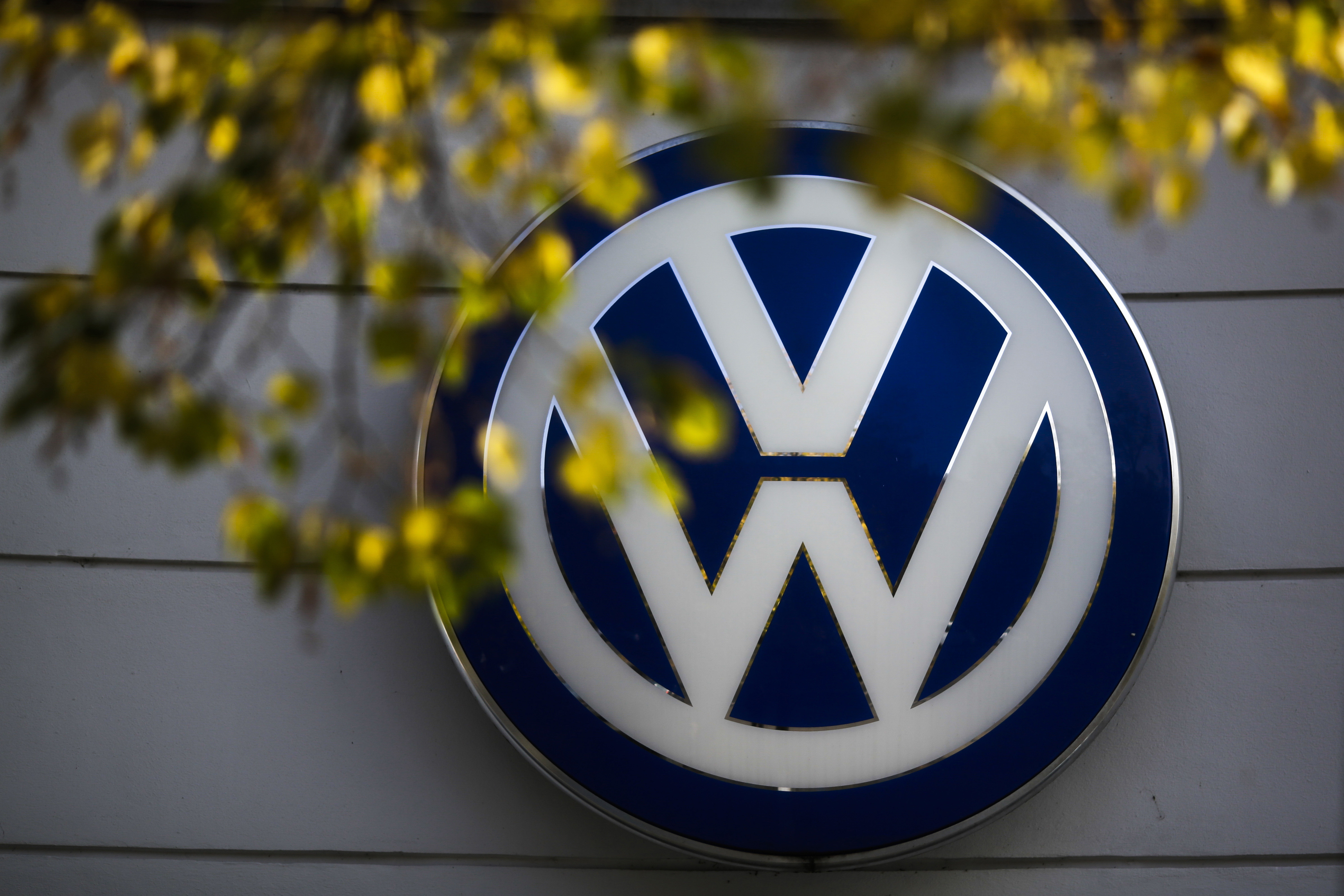 The Latest: Judge says he's inclined to back Volkswagen deal