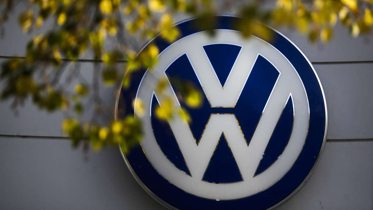 The Latest: Judge says he's inclined to back Volkswagen deal