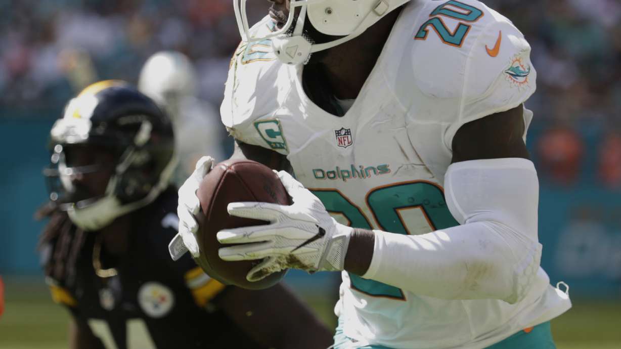 Dolphins' Jones to miss rest of season with shoulder injury