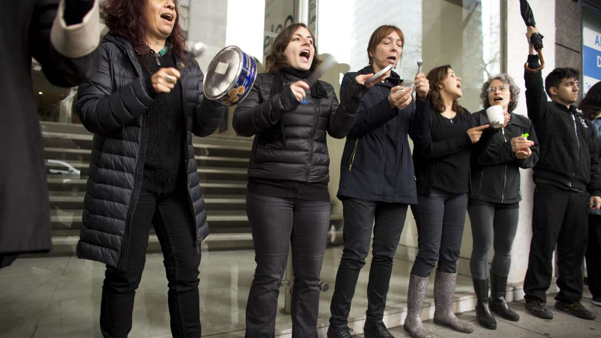 Argentines mourn crime, protest violence against women