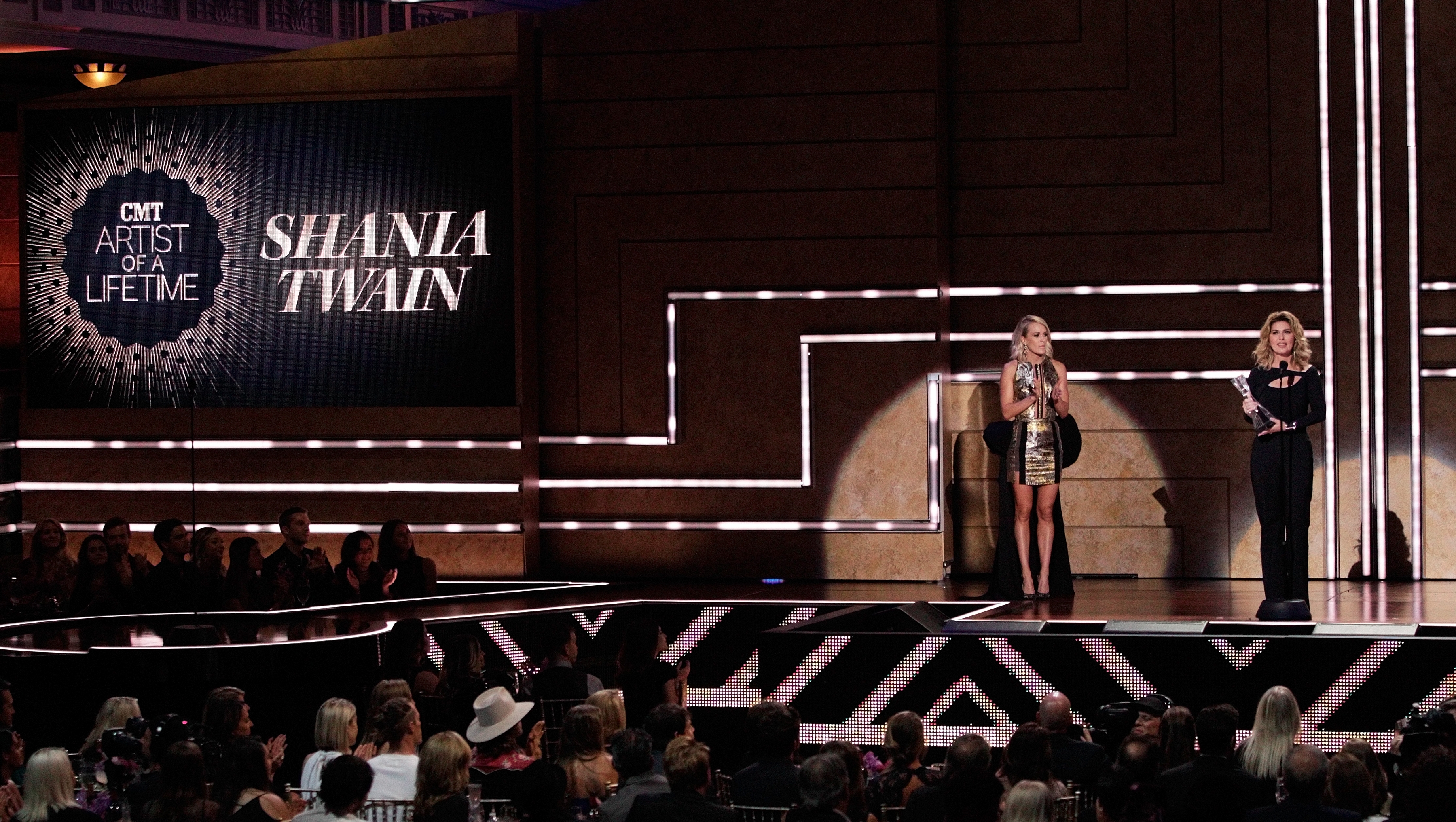 Female singers rock the CMT Artists of the Year