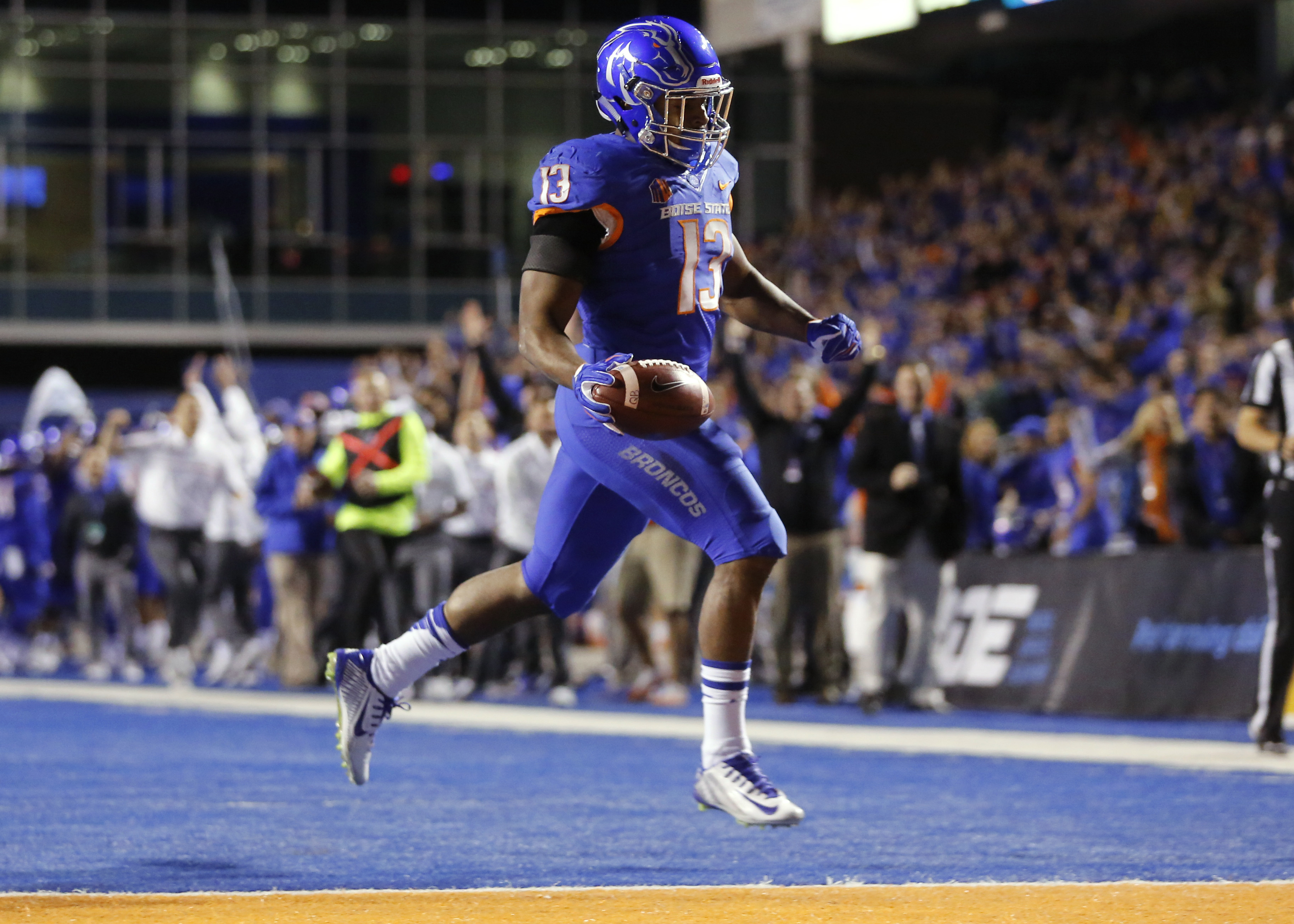 Boise State running back Jeremy McNichols scores a touchdown during the first half of an NCAA college football game against BYU in Boise, Idaho, Thursday, Oct. 20, 2016. (Photo: Otto Kitsinger, AP Photo)