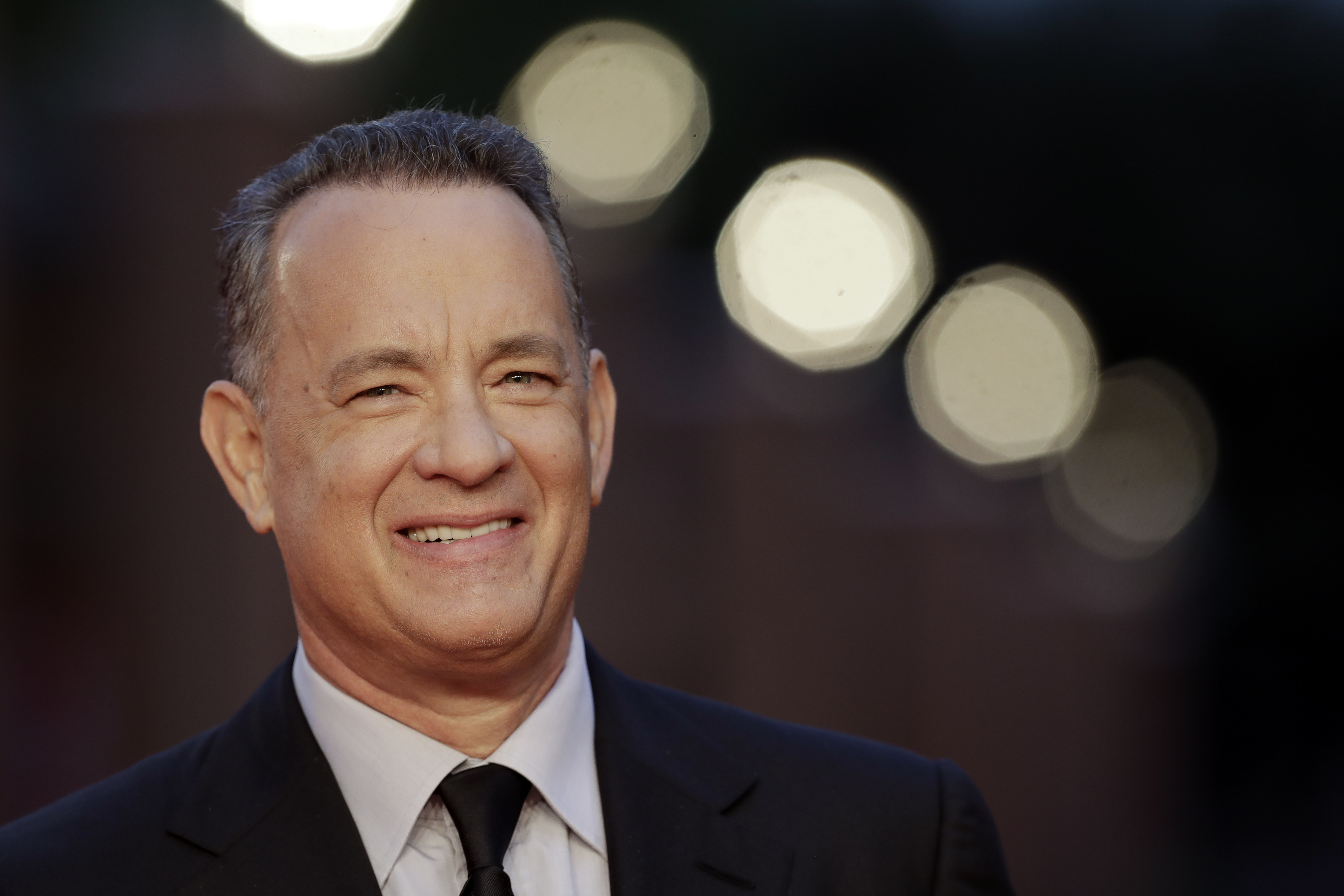 Tom Hanks sees US election warning in thriller 'Inferno'
