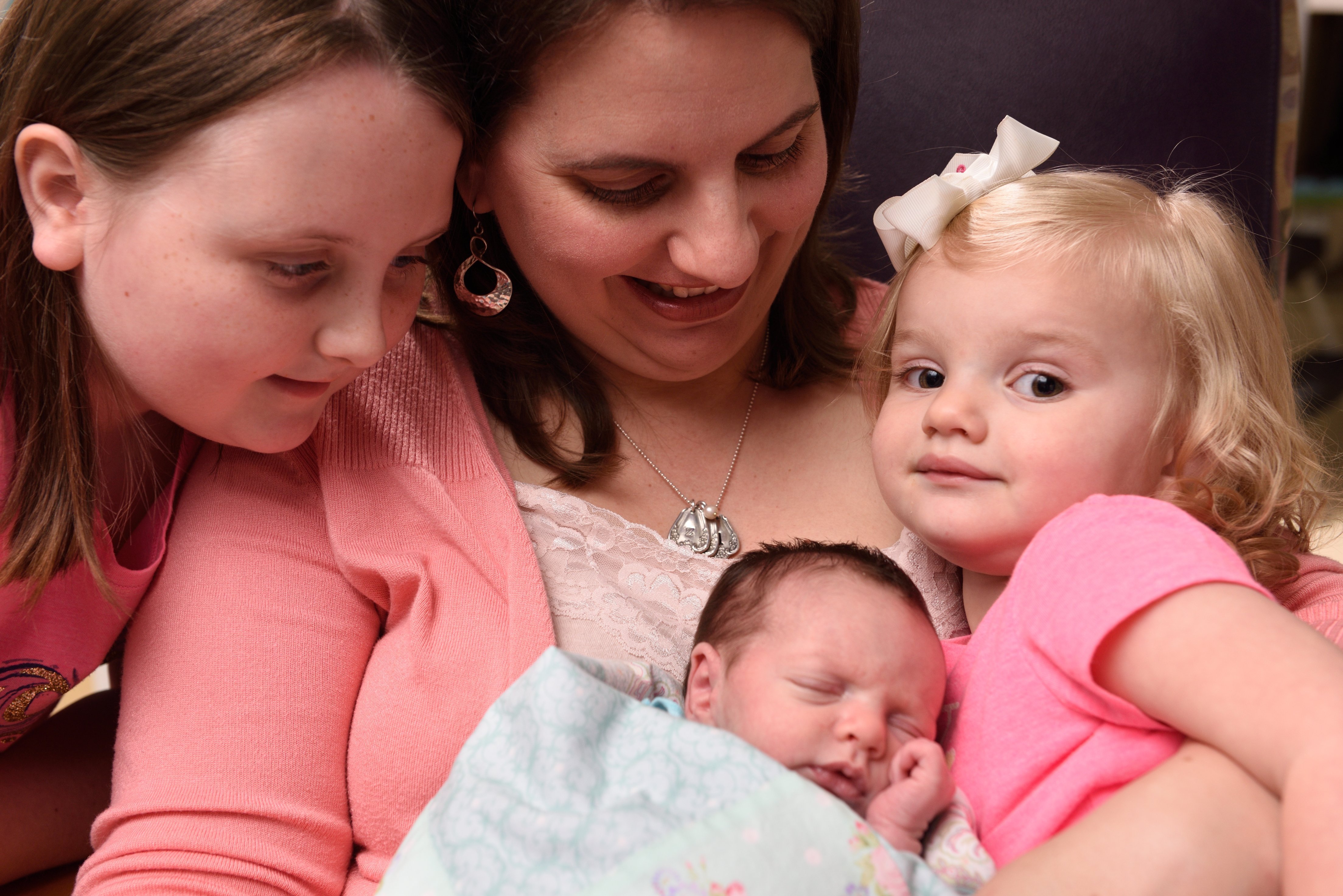 Lynlee with her mother and two older sisters. (Photo: Courtesy Paul Vincent Kuntz)