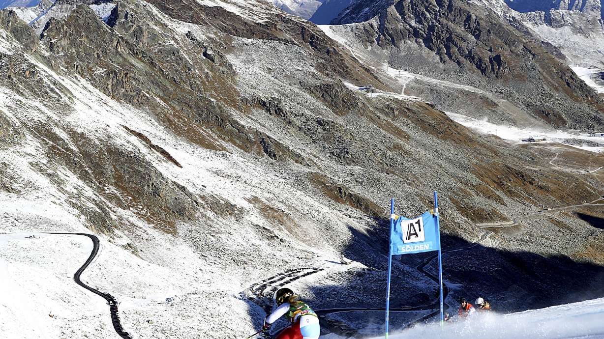 Overall champion Gut beats Shiffrin to win season-opening GS