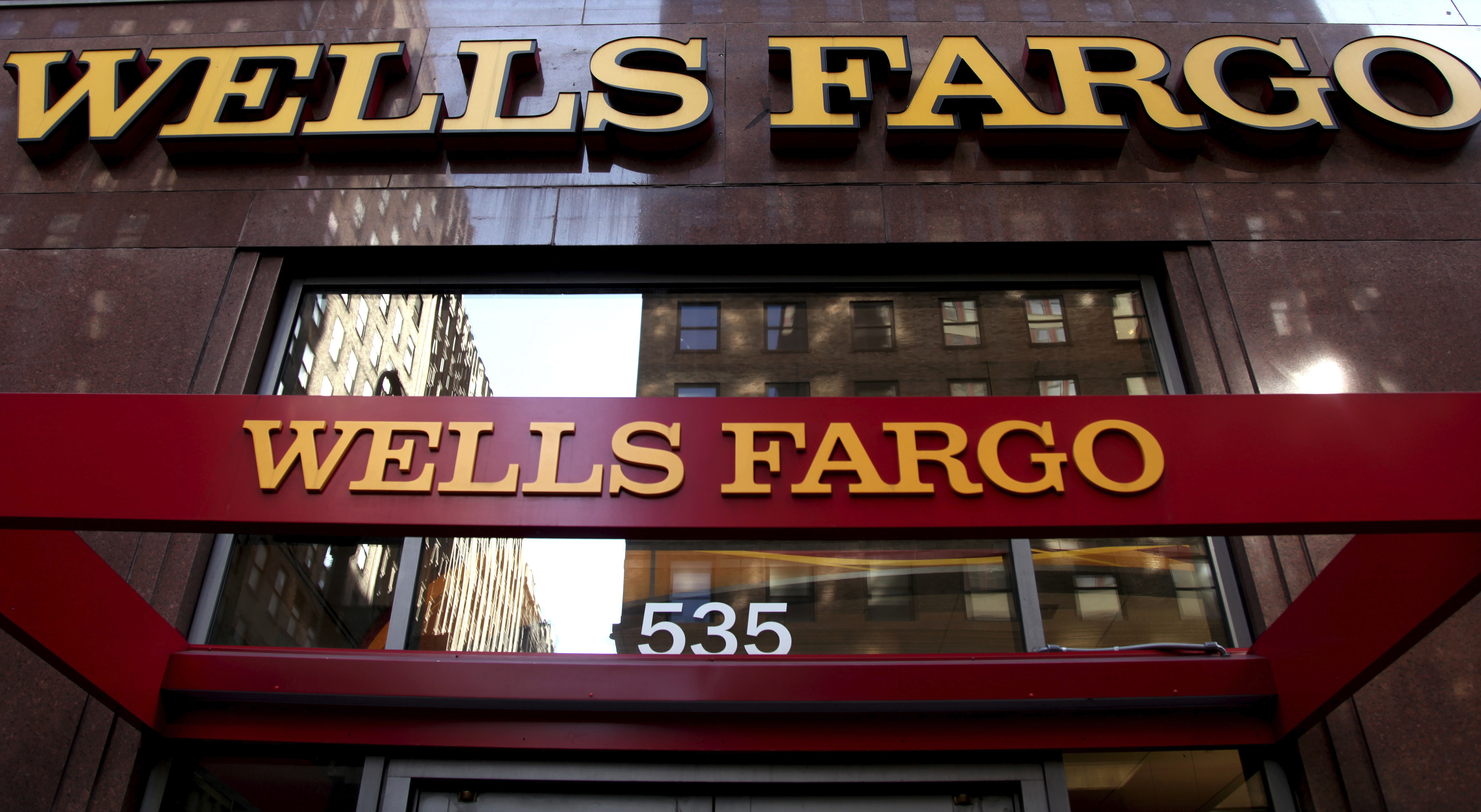 Wells Fargo seeks arbitration order in customer lawsuit
