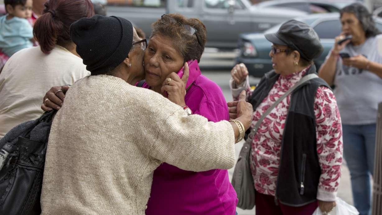 The Latest: Bus in fatal wreck had tires out of compliance