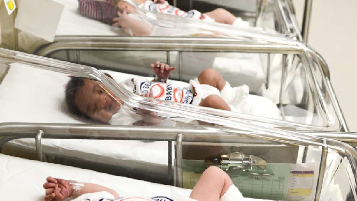 Cleveland Indians get boost from newborn babies in onesies