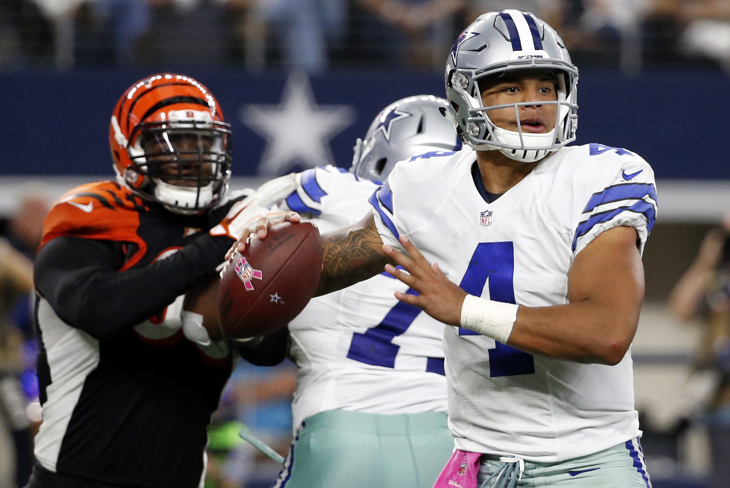 Eagles' Wentz, Cowboys' Prescott set for rookie QB showcase