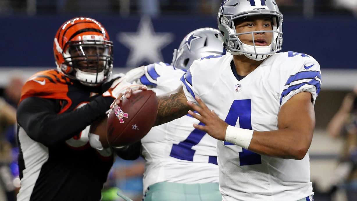 Eagles' Wentz, Cowboys' Prescott set for rookie QB showcase