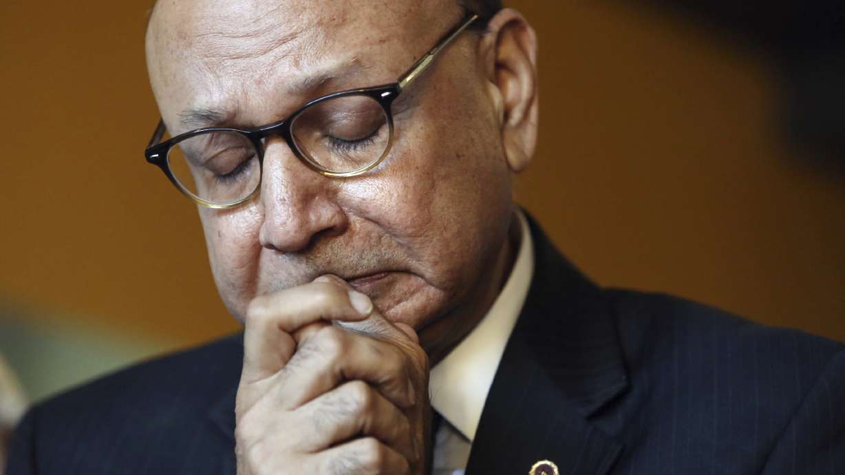 Father who lost Muslim son in Iraq berates Trump from mosque