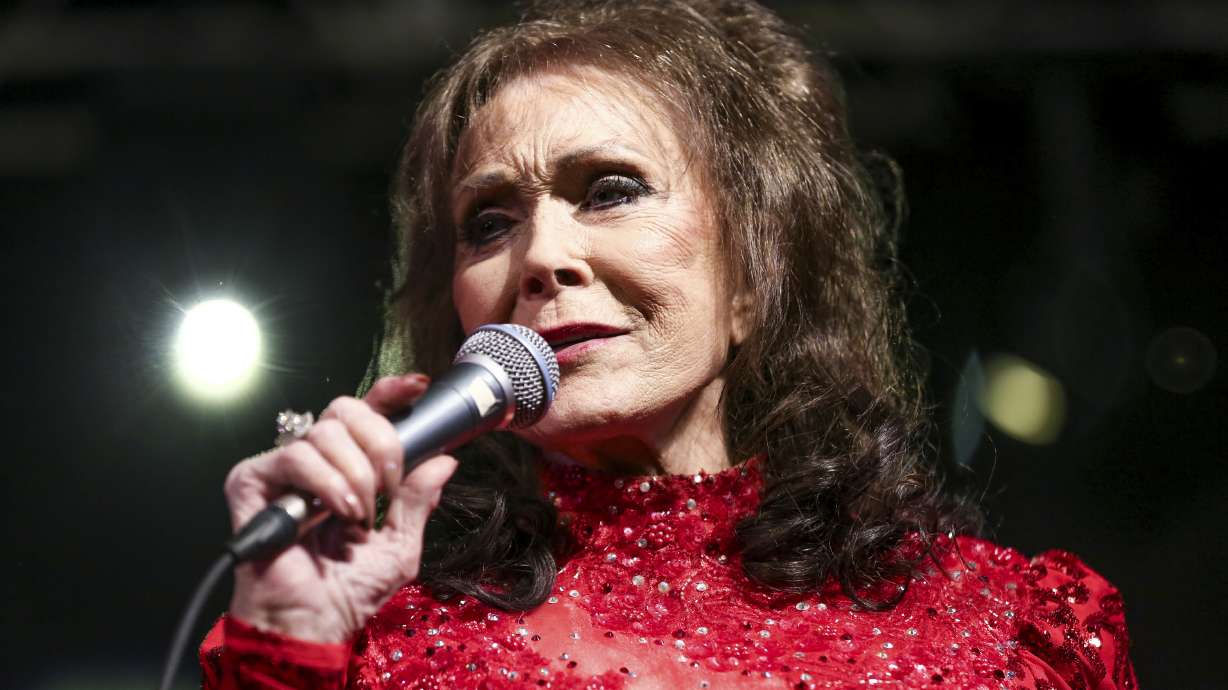 Loretta Lynn's career milestones played out on CMA stage