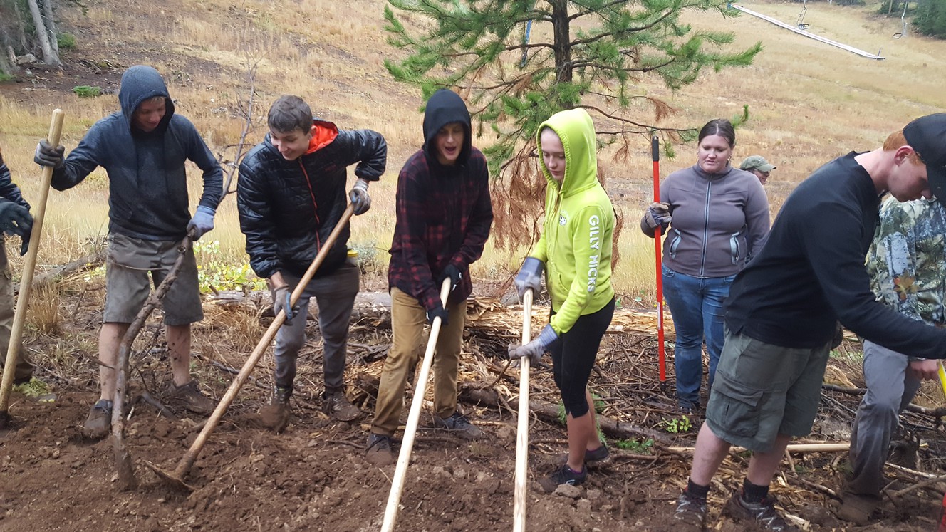 High school students help dig new Beaver Mountain bike trail