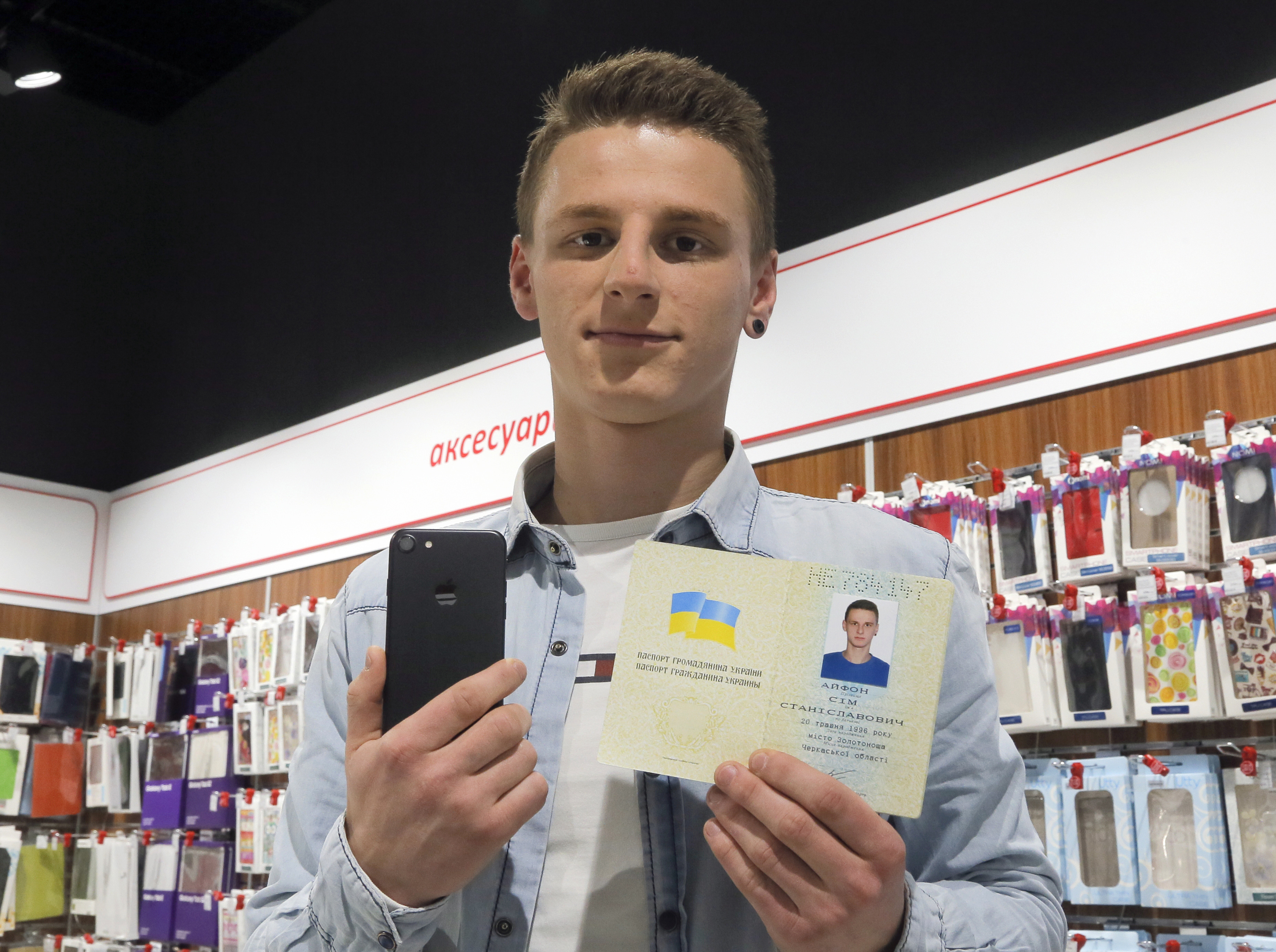 Ukrainian man renames himself iPhone 7 to win the phone
