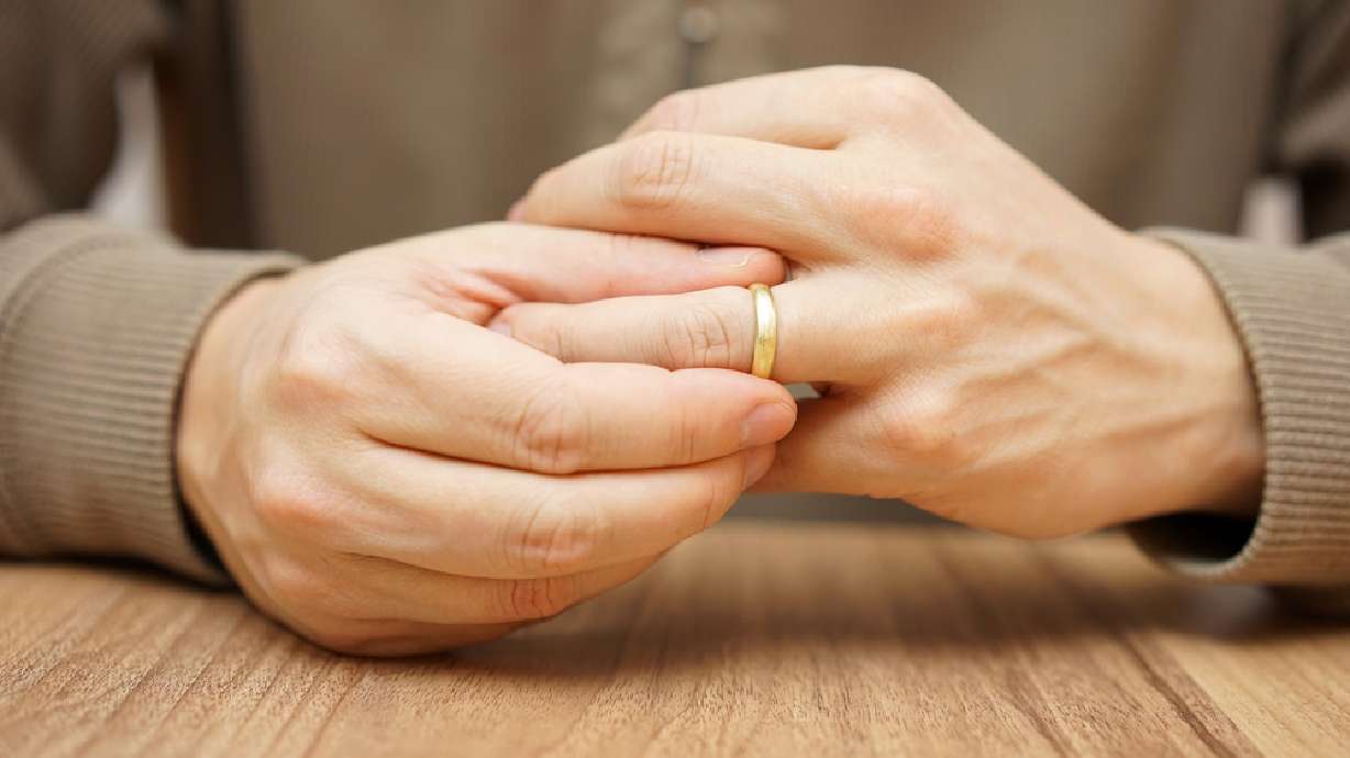 10 things you should never do with your wedding ring on
