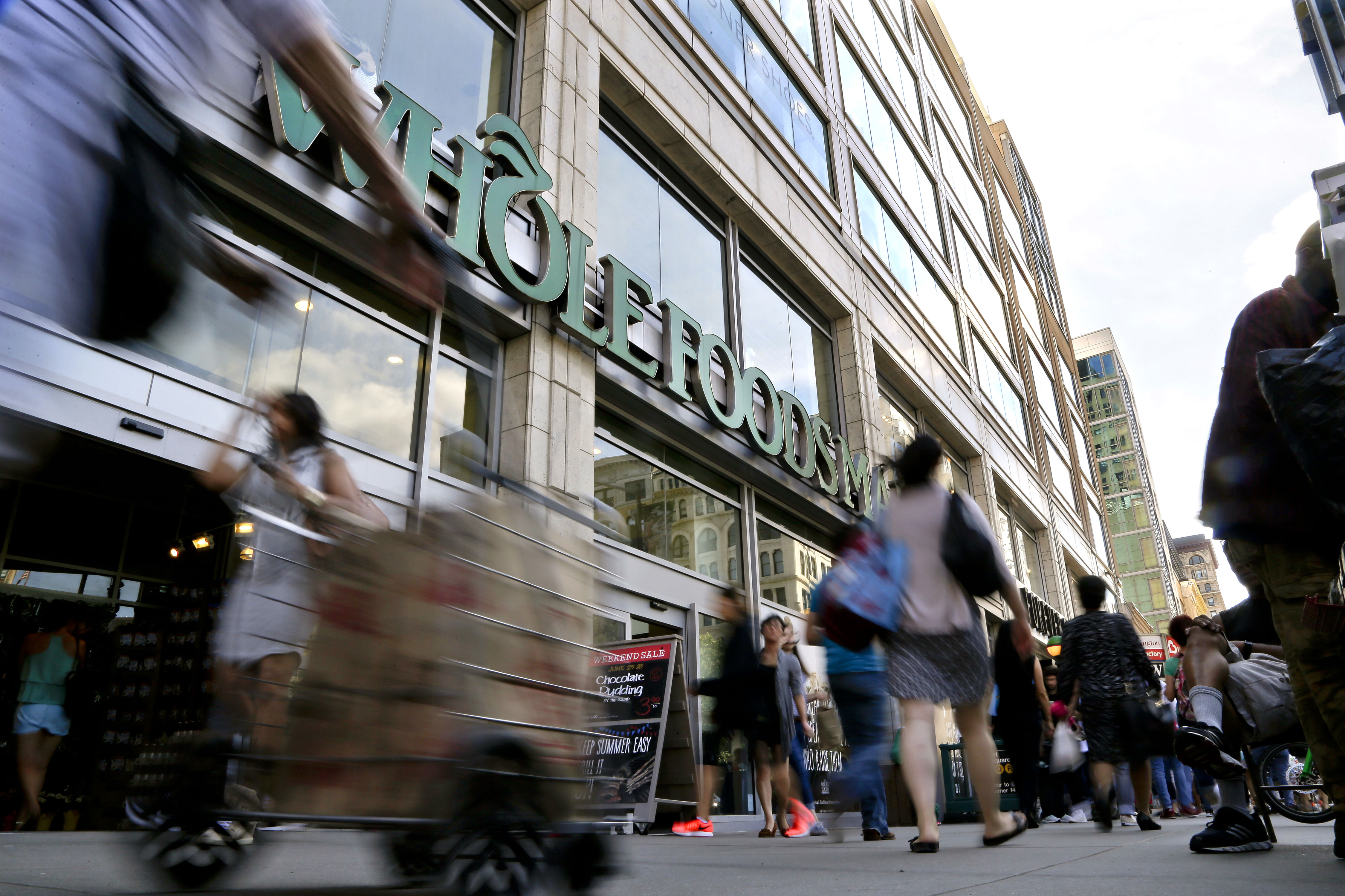 Whole Foods to go from co-CEOs to 1, key sales measure falls