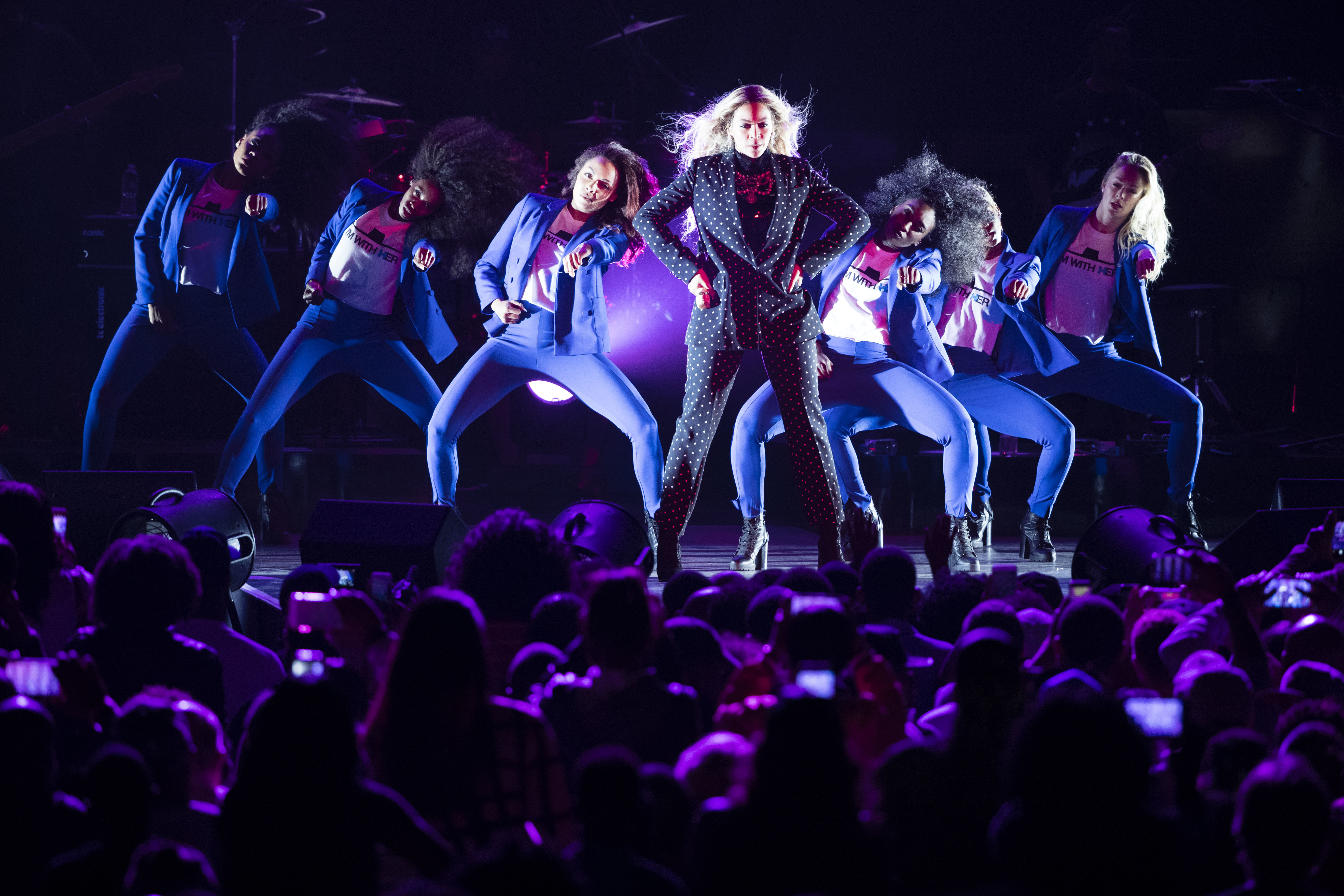 Clinton tries to tap Beyonce's Beehive in search for votes