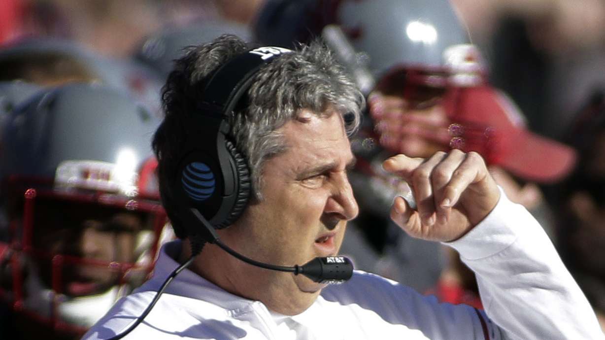Luke Falk leads No. 25 Washington State past Arizona, 69-7