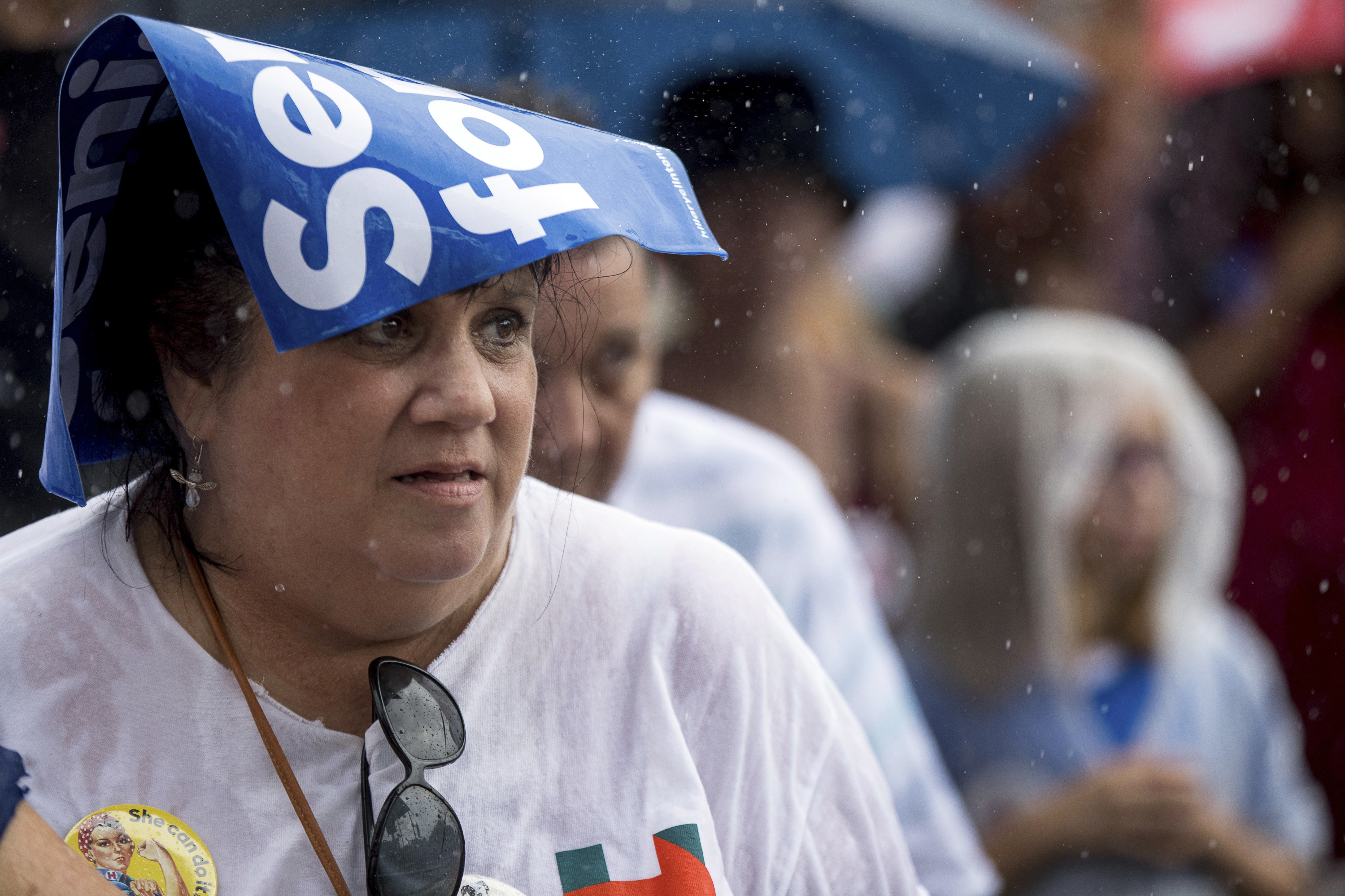 Clinton focuses on healing, Trump on emails in final hours