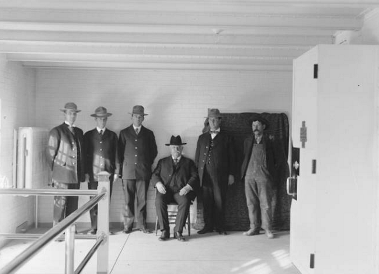 An image of individuals inside the Sugar House Penitentiary taken on Jan. 5, 1910 (Photo: Utah Division of History)