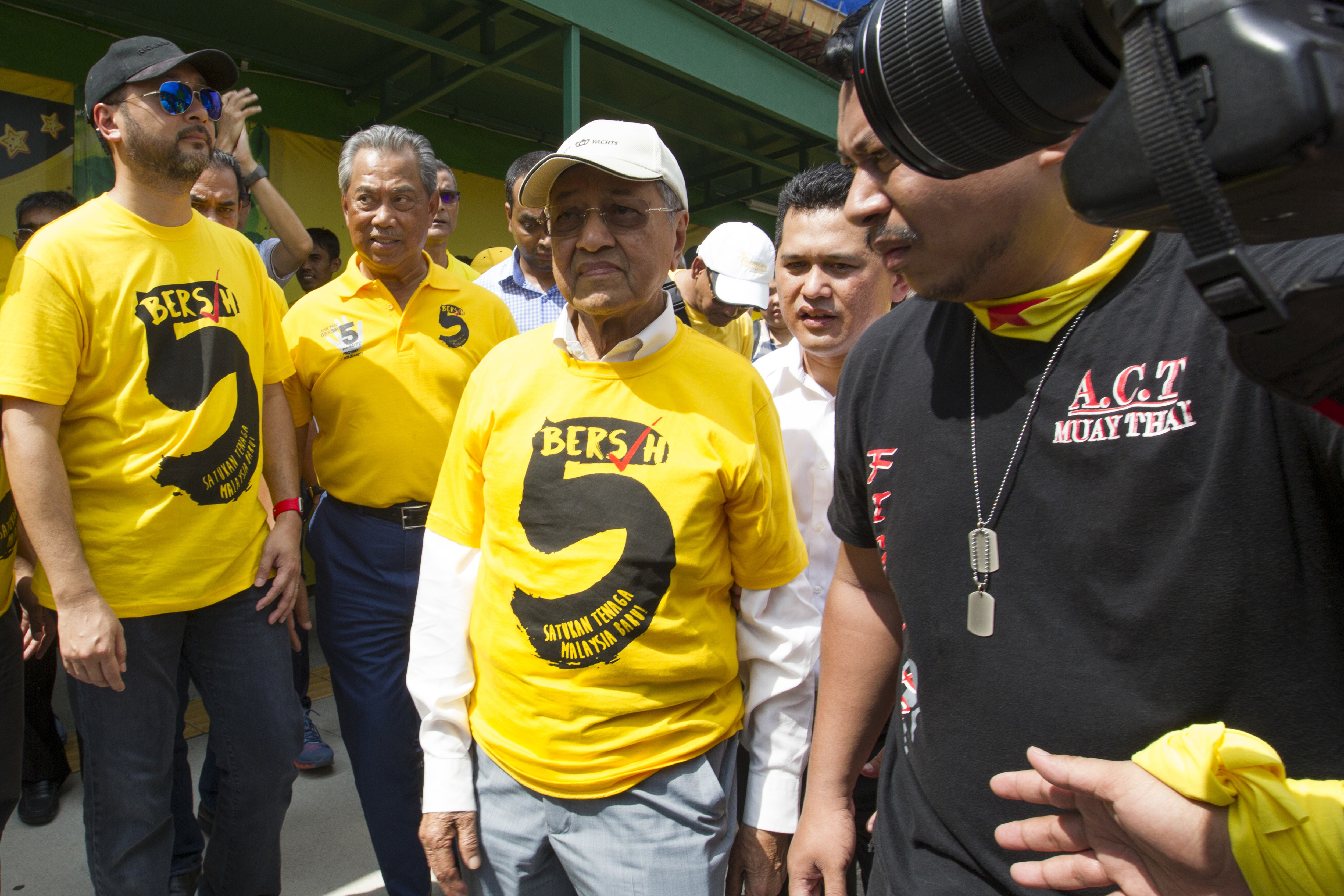 Thousands rally calling on Malaysian prime minister to quit