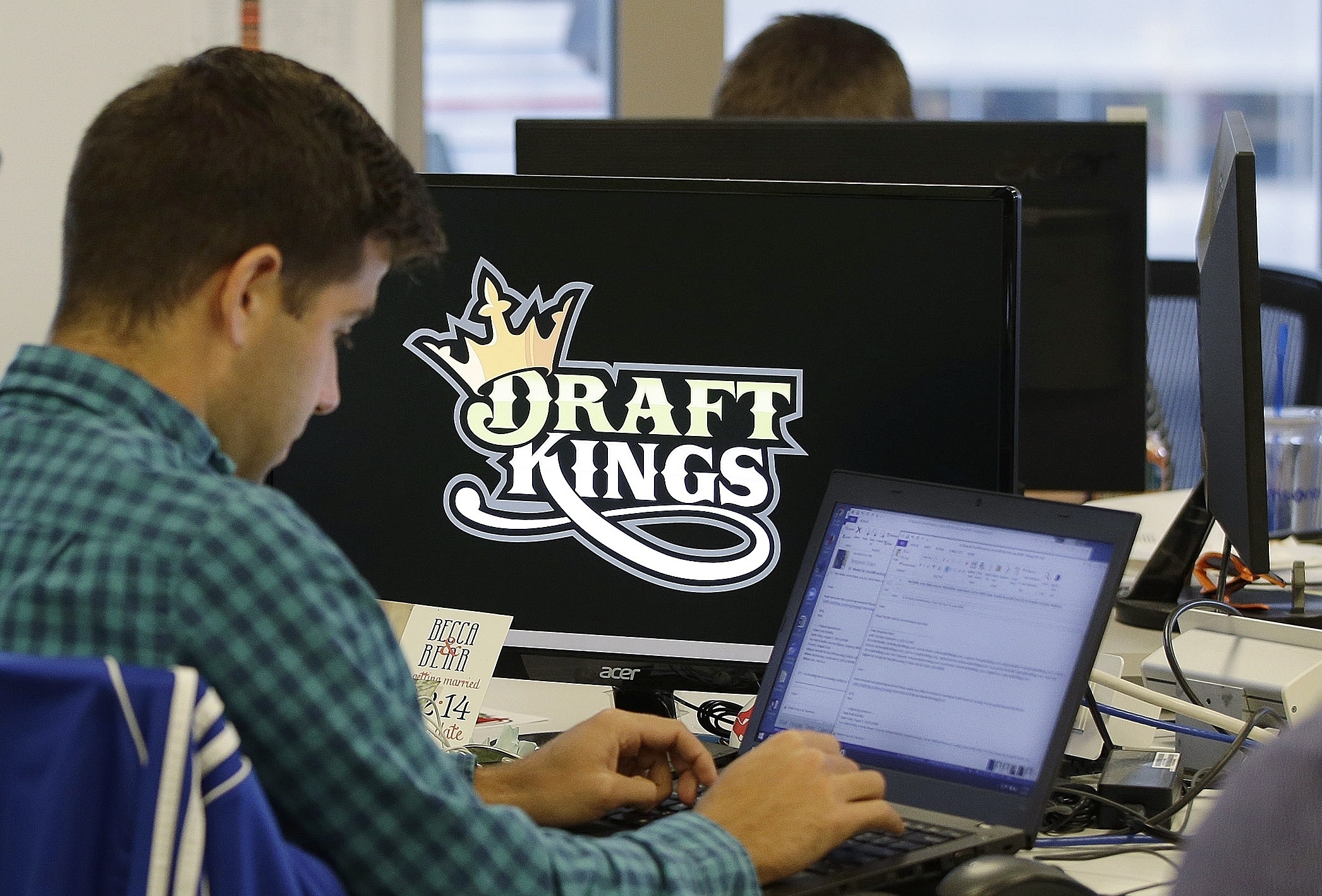 Daily fantasy sports rivals DraftKings and FanDuel to merge