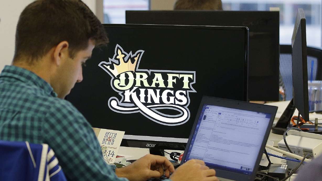 Daily fantasy sports rivals DraftKings and FanDuel to merge