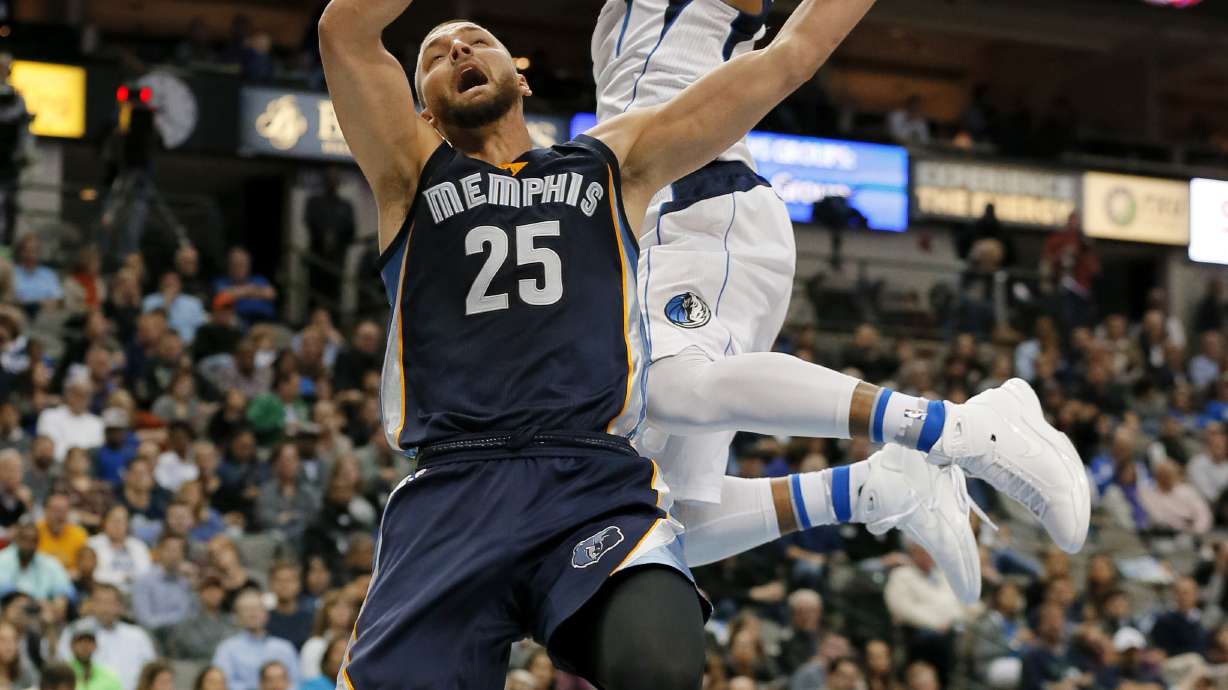 Grizzlies' Parsons has bone bruise in his left knee