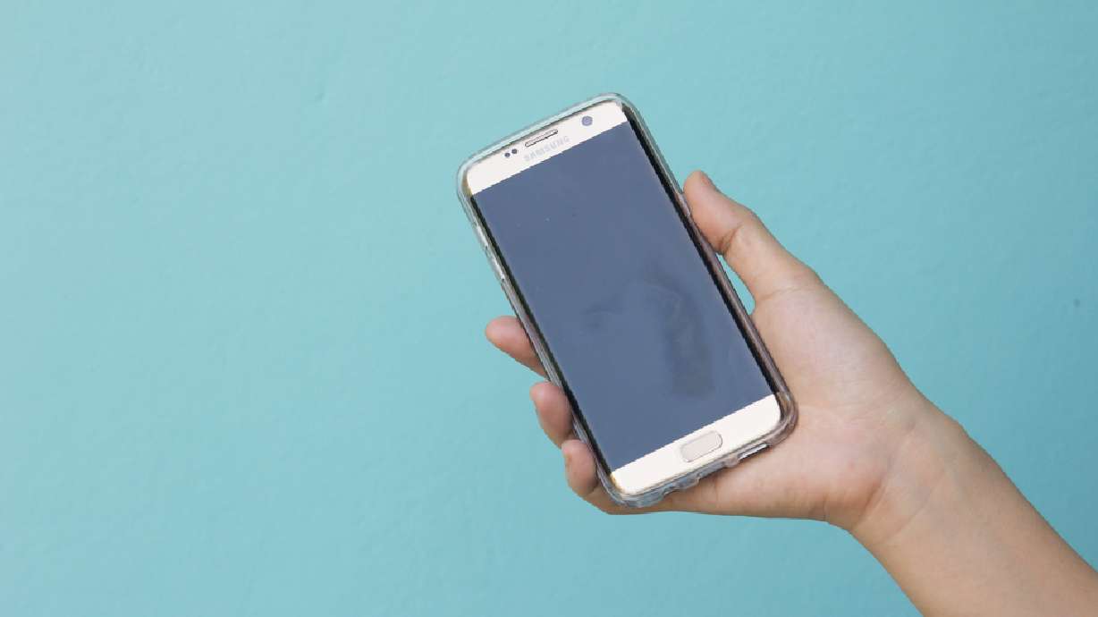 Samsung: Don't freak out about exploding Galaxy S7s