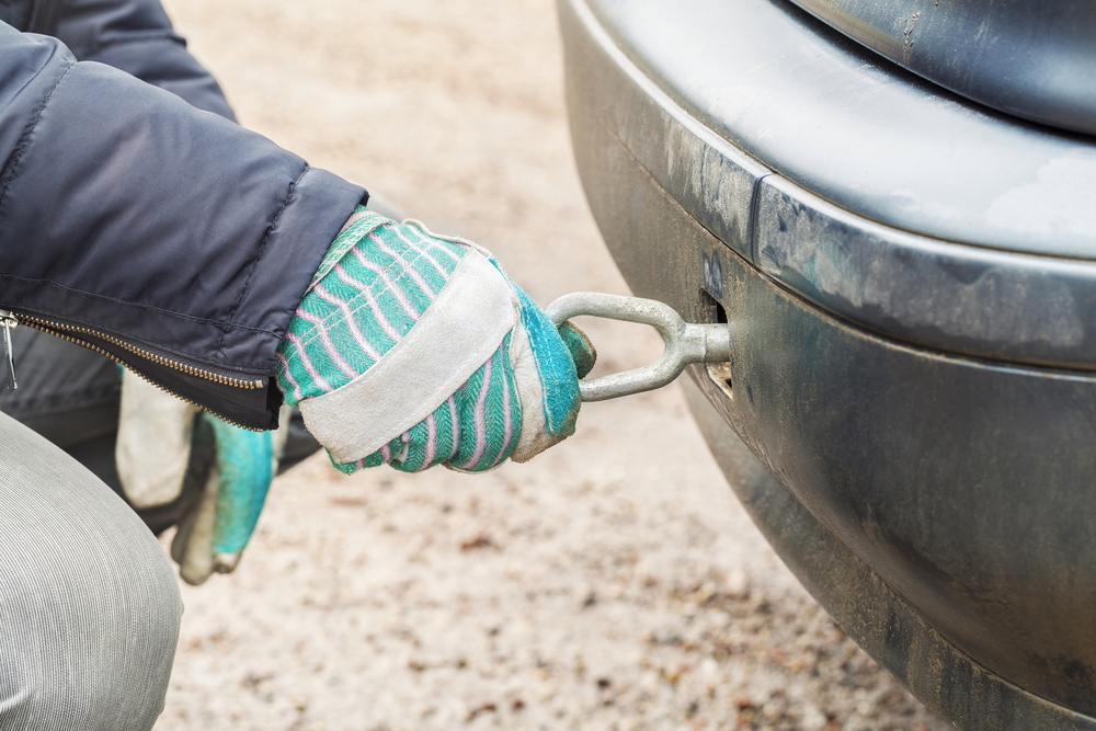 Tow truck drivers may have to pass criminal background checks