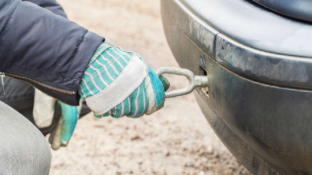 Tow truck drivers may have to pass criminal background checks