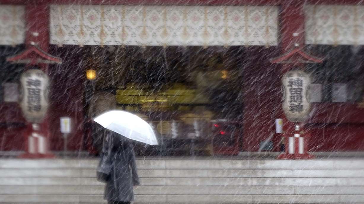 Snow falls in November in Tokyo for first time in 54 years