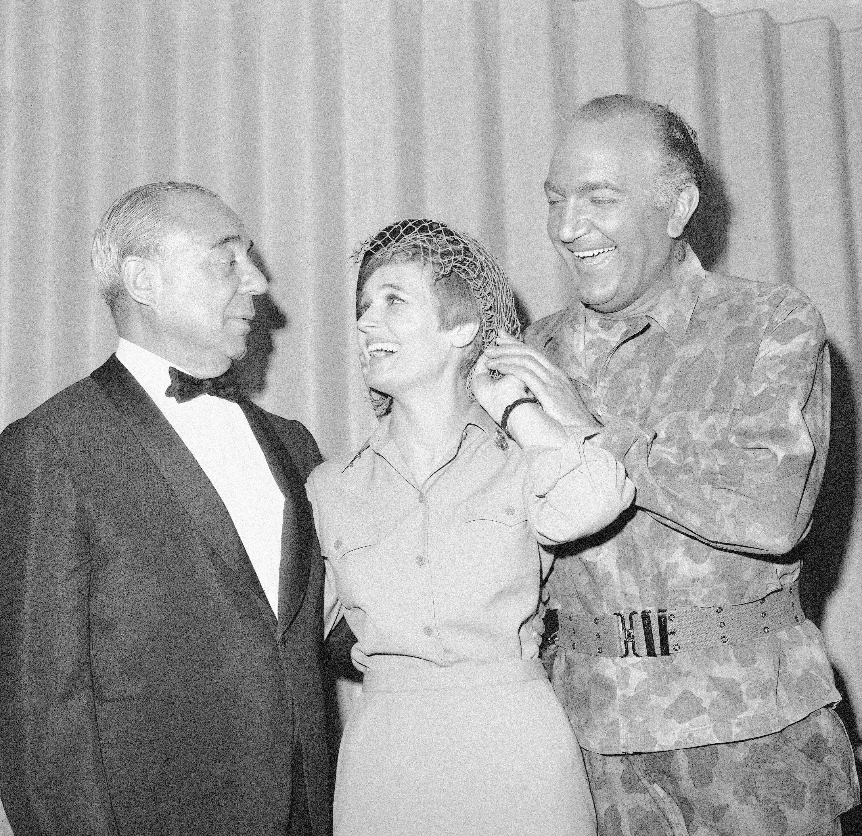 Florence Henderson recalled as 'everybody's mom'; dies at 82