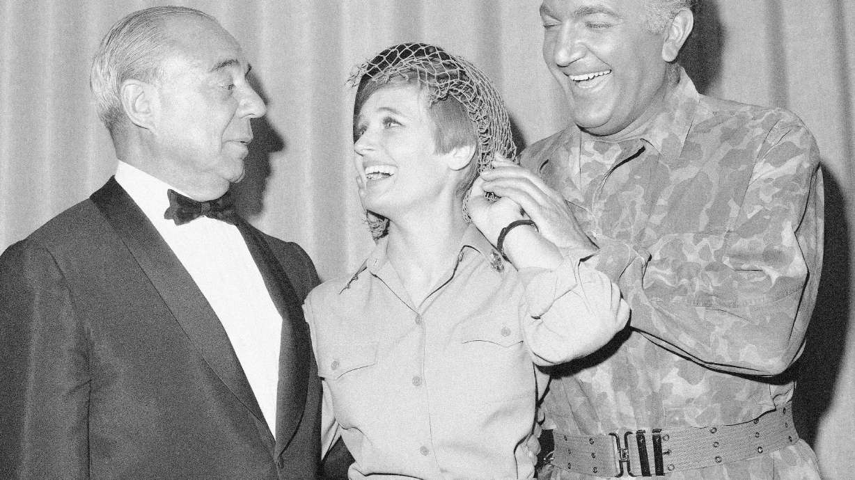 Florence Henderson recalled as 'everybody's mom'; dies at 82