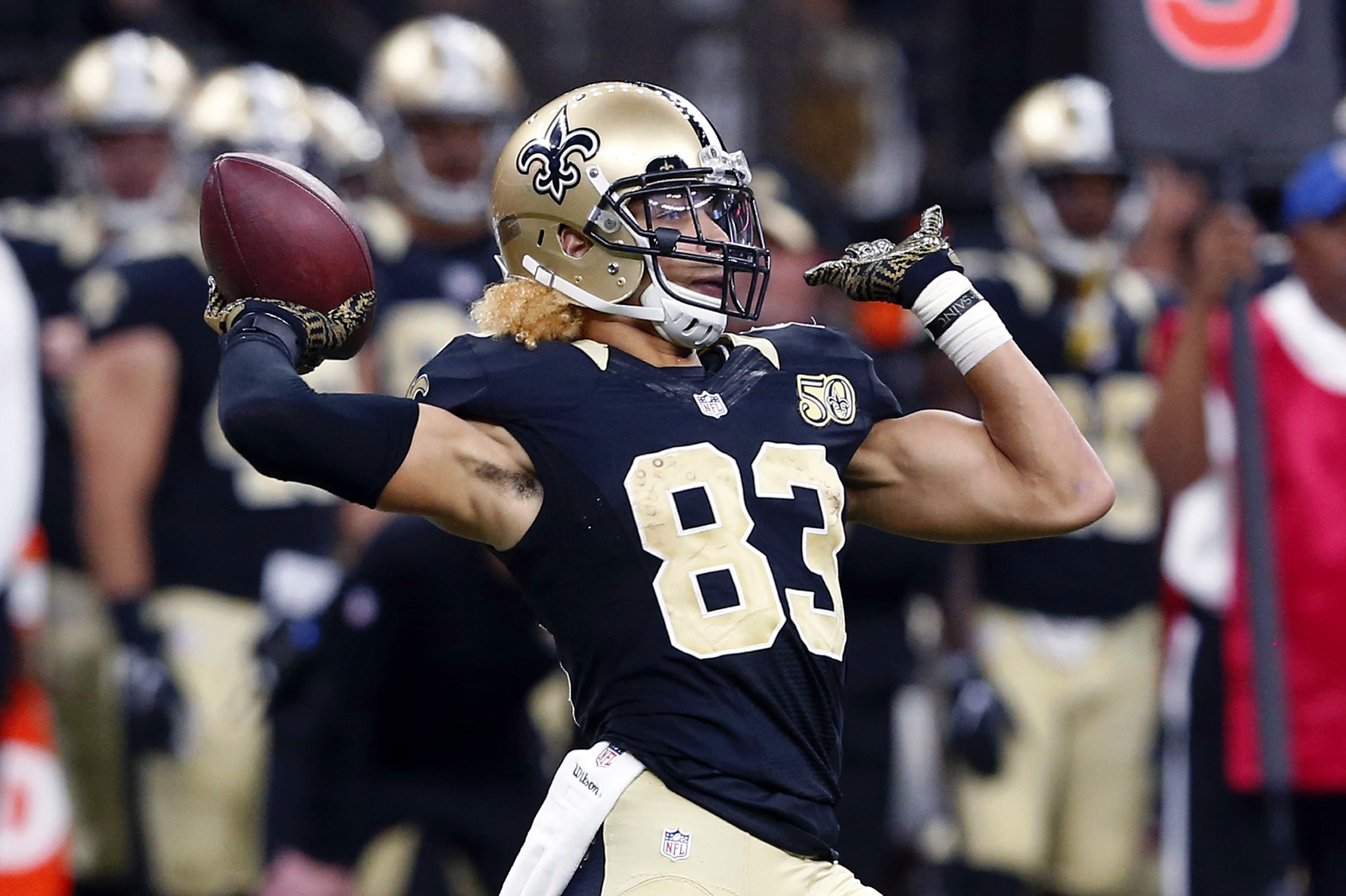 Saints' prolific day features trick play in rout of Rams